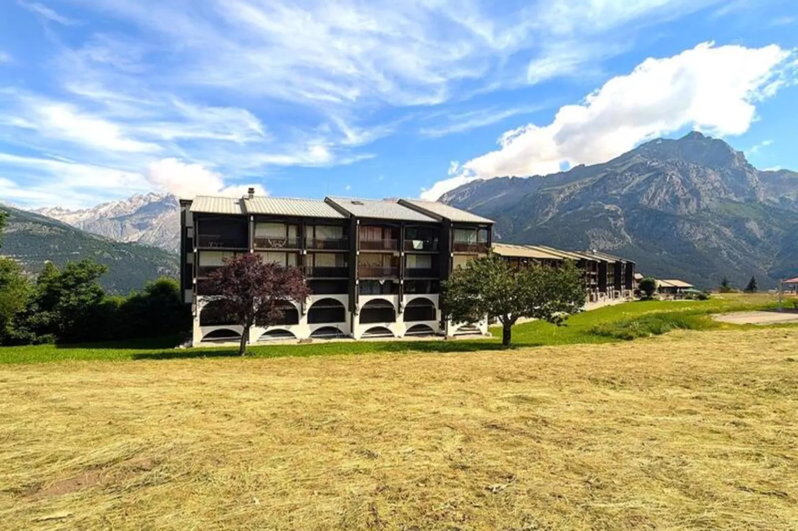 Résidence Les Prés - Buitenkant zomer