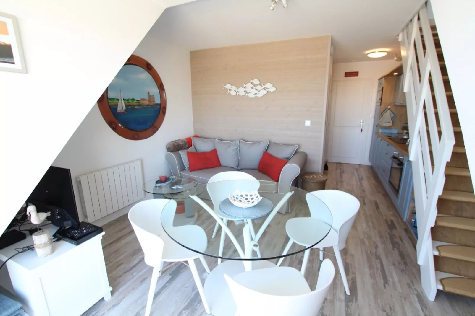 APPARTEMENT DUPLEX CHEZ LAURETTE-Eetkamer