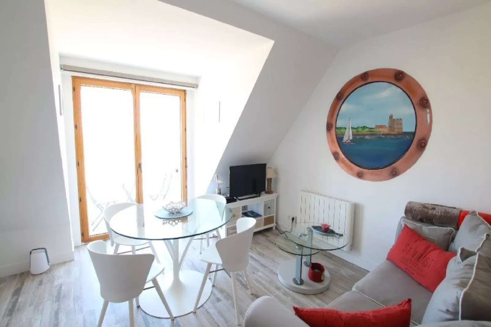 APPARTEMENT DUPLEX CHEZ LAURETTE-Eetkamer