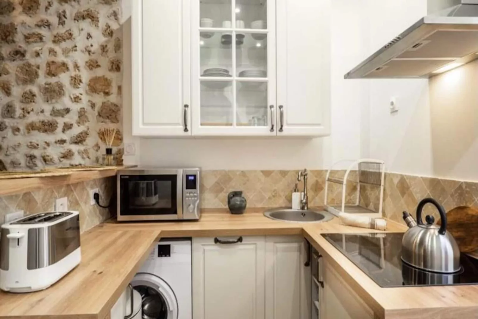 Joli Studio Climatisé - Vieil Antibes-Image-tags.