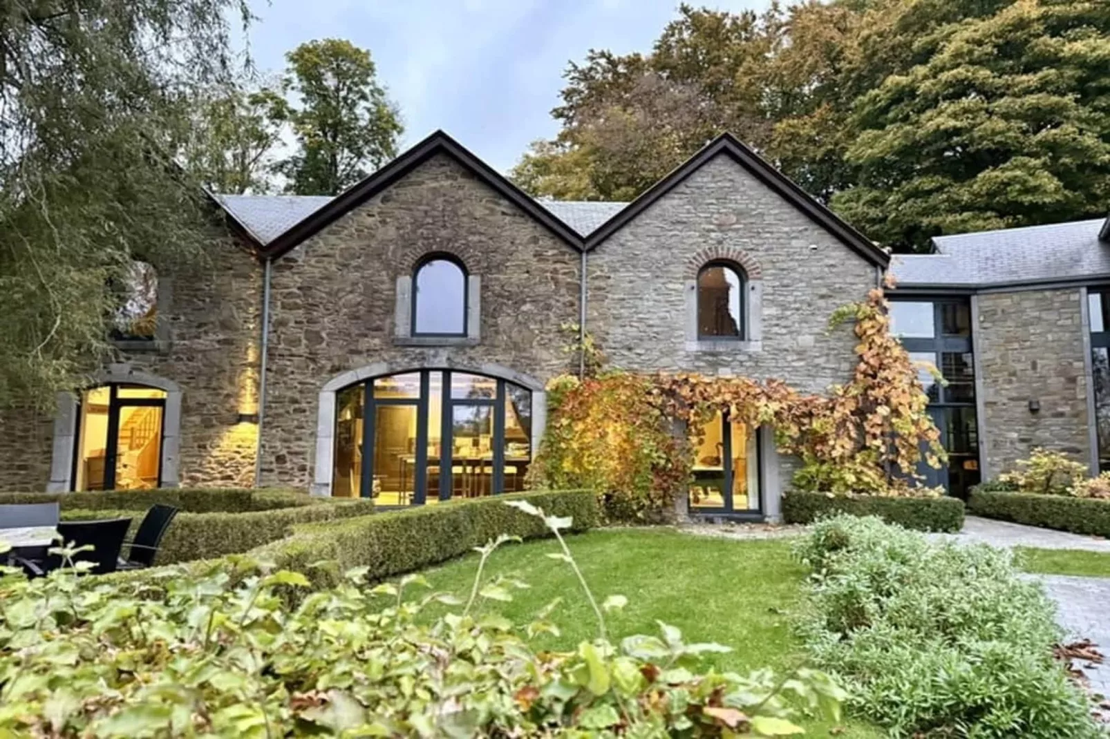 MANOIR-Buitenkant zomer