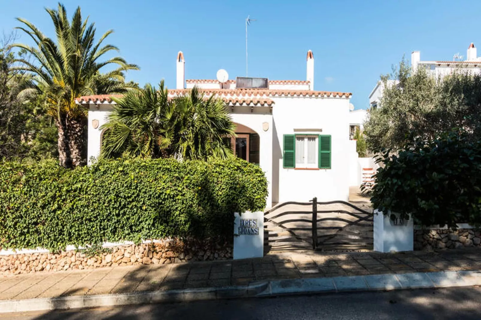 Maison à Cala Galdana-Buitenkant zomer