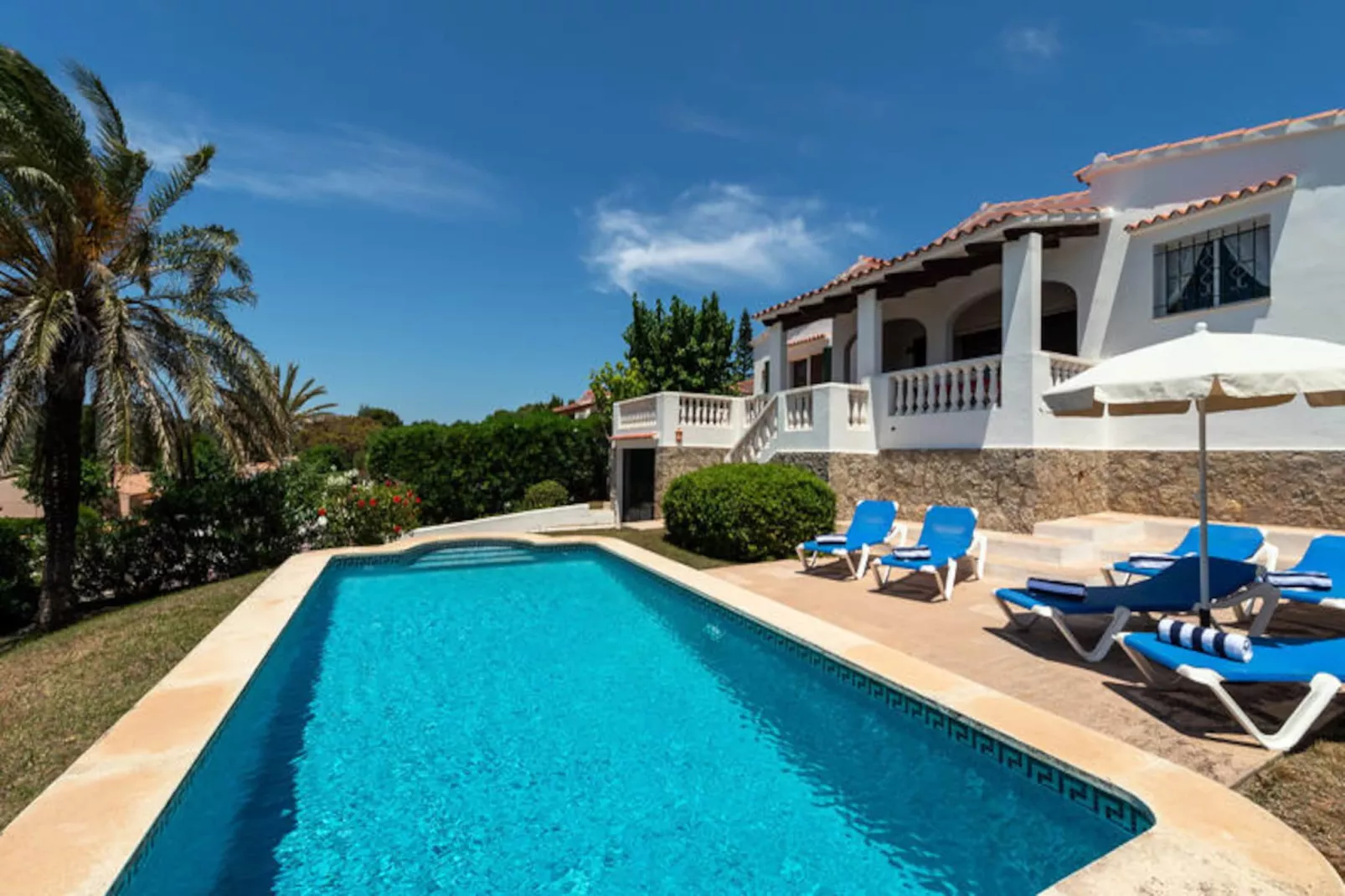 Maison à Son Bou-Image-tags.