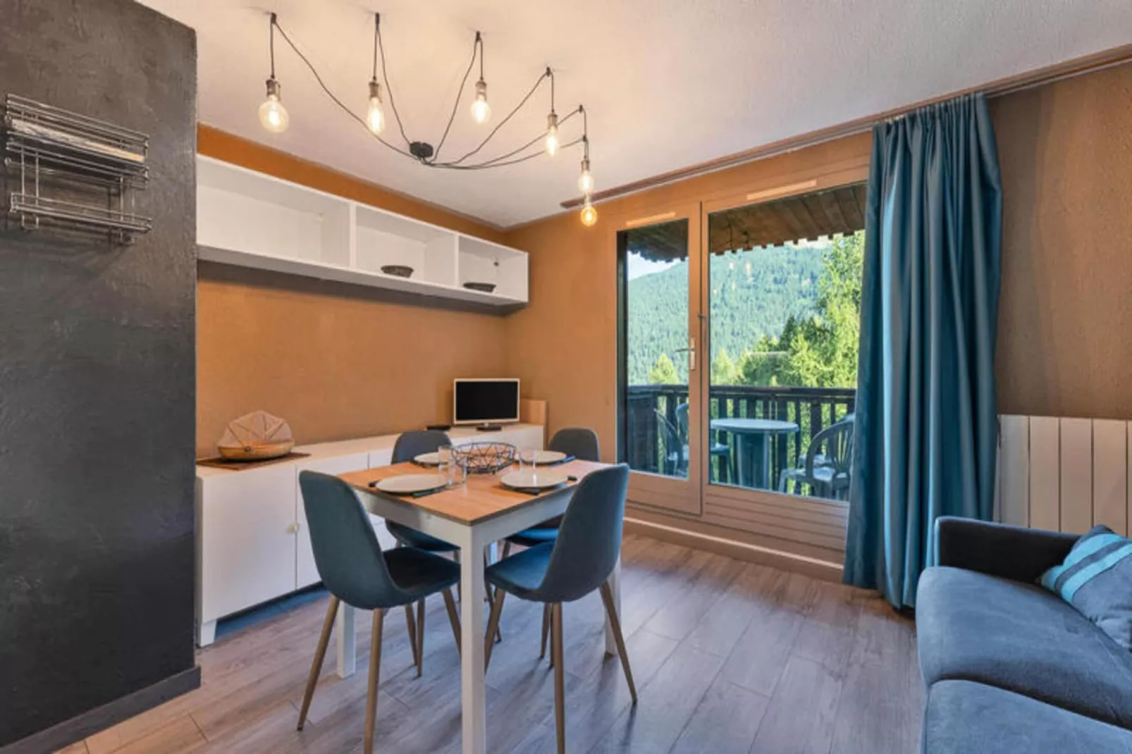 Résidence Le MÉale-Eetkamer