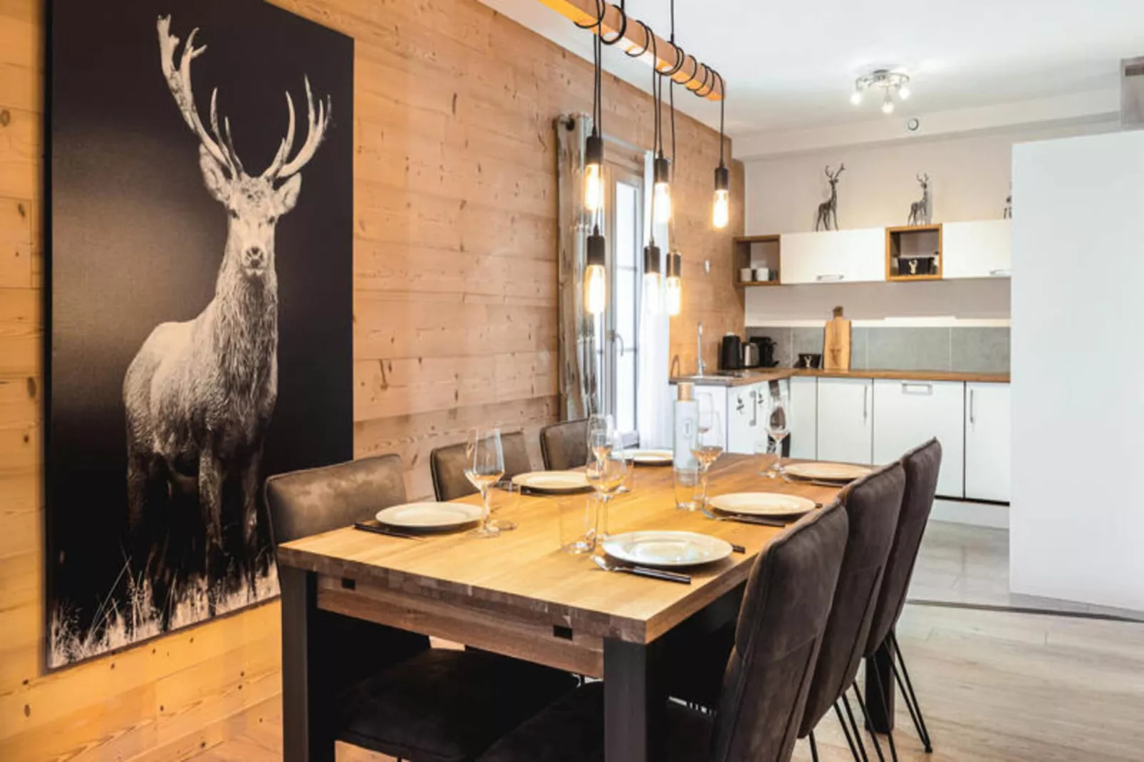 Résidence Cerf Che-Buitenkant zomer