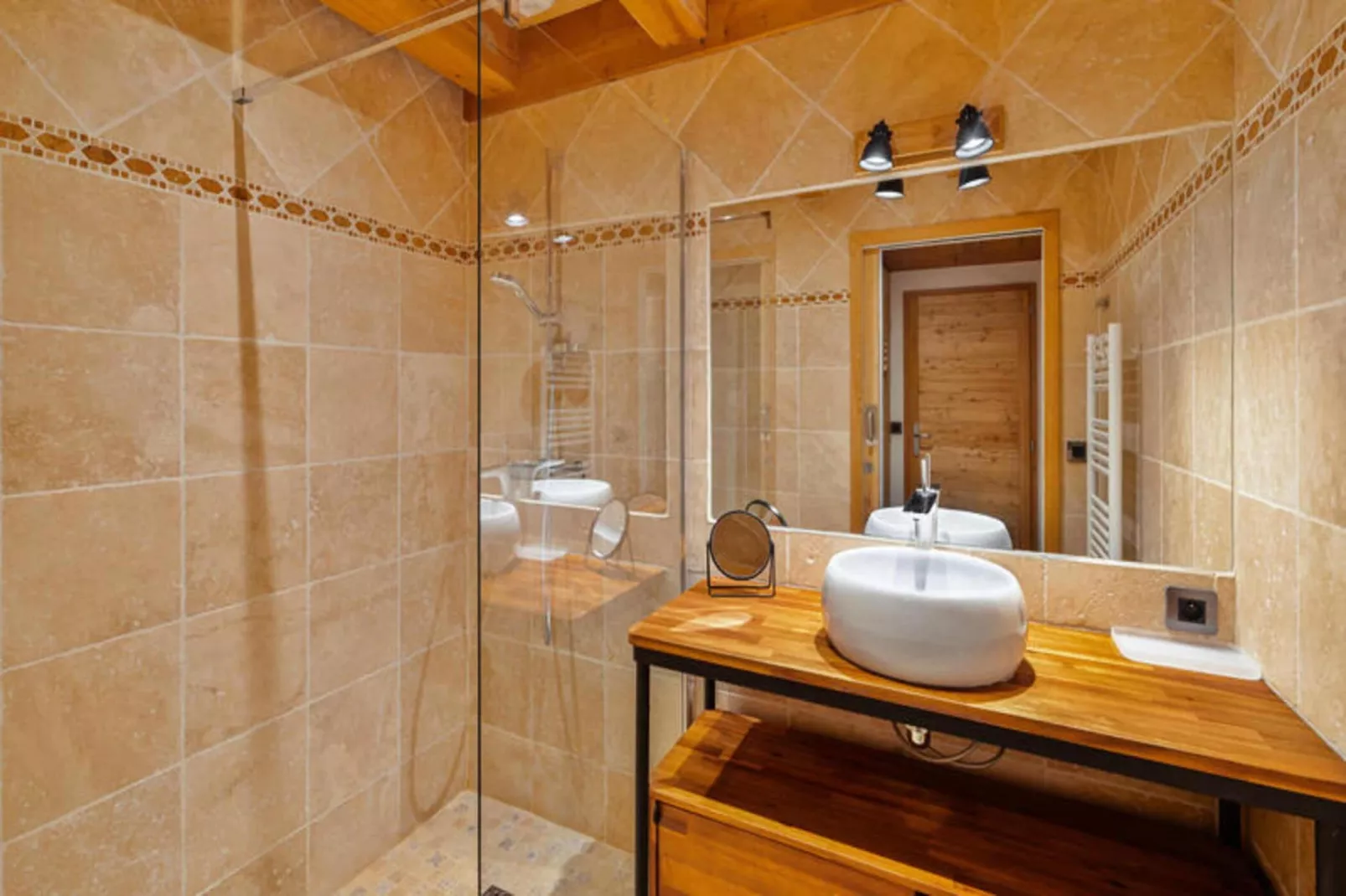 Résidence Marmottant-Buitenkant zomer