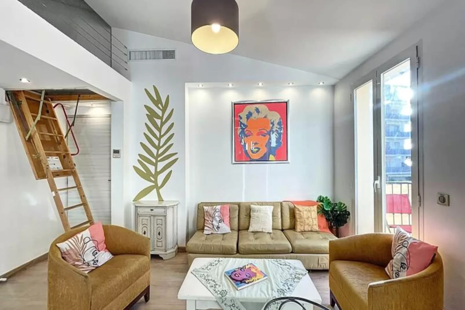 Cannes Pr&egrave;s Centre - 3 Pcs Mezzanine Balcons Charme Absolu Olam Properties-Image-tags.