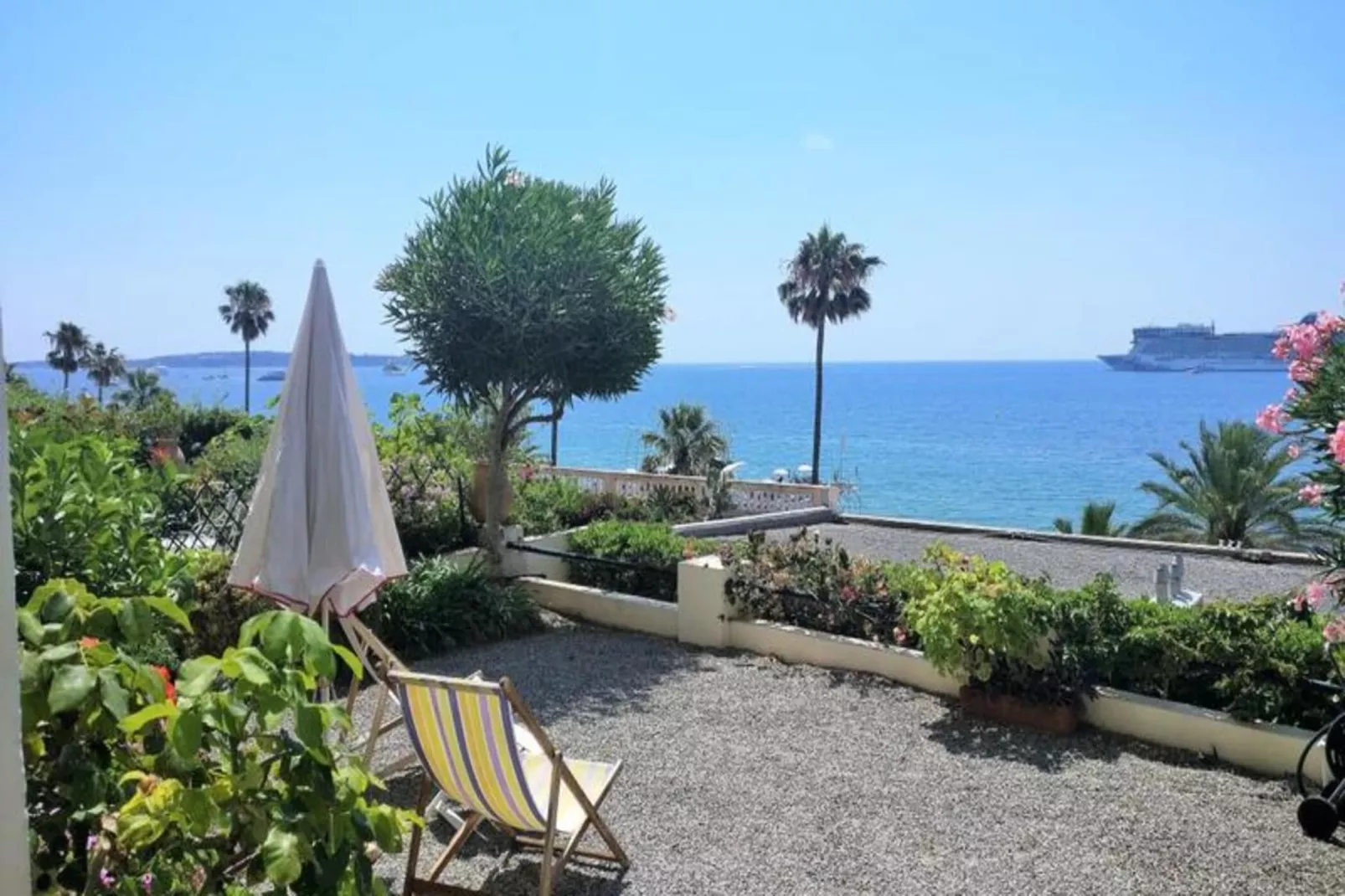 Résidence Appartement 145 M2 Face &agrave; La Mer / Acc&egrave;s Priv&eacute; &agrave; La Mer-Buitenkant zomer