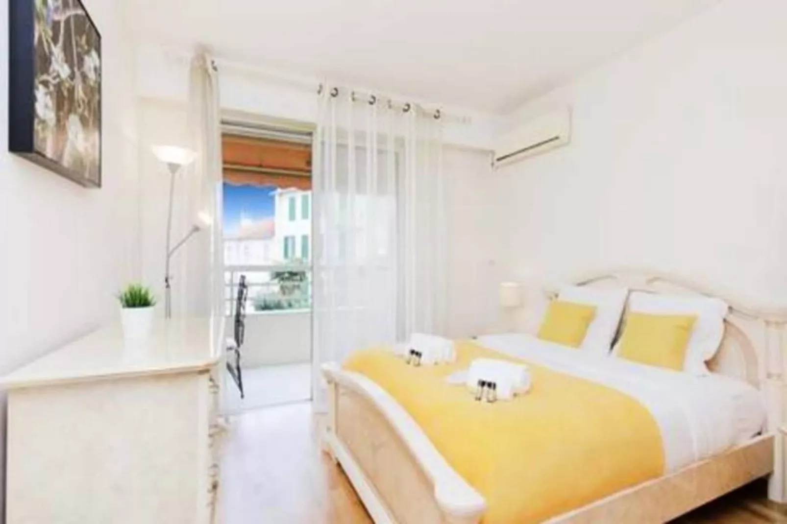 Résidence Le Volta-Buitenkant zomer