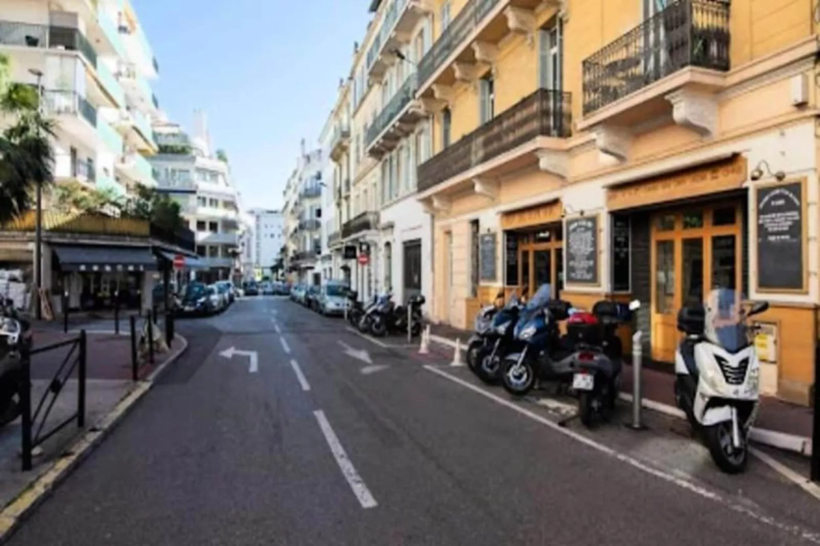 Résidence Appartement 39 M2 En Plein Centre Ville De Cannes, Climatis&eacute;-Buitenkant zomer