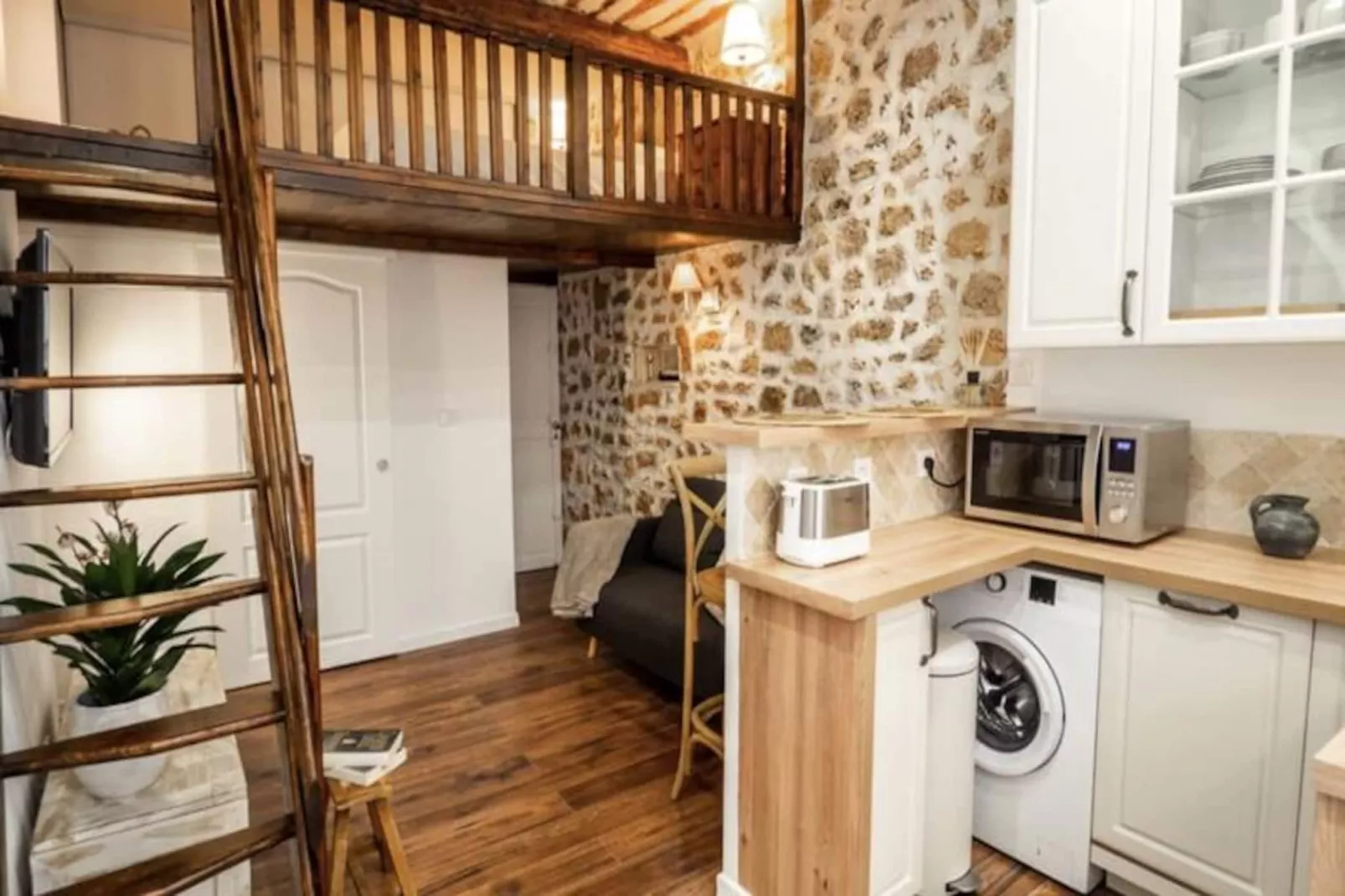 Joli Studio Climatisé - Vieil Antibes-Image-tags.