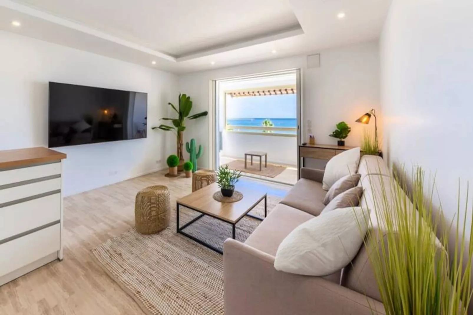 06k1 - Face &agrave; La Mer T2 R&eacute;nov&eacute; - Terrasse &ndash;parking-Image-tags.