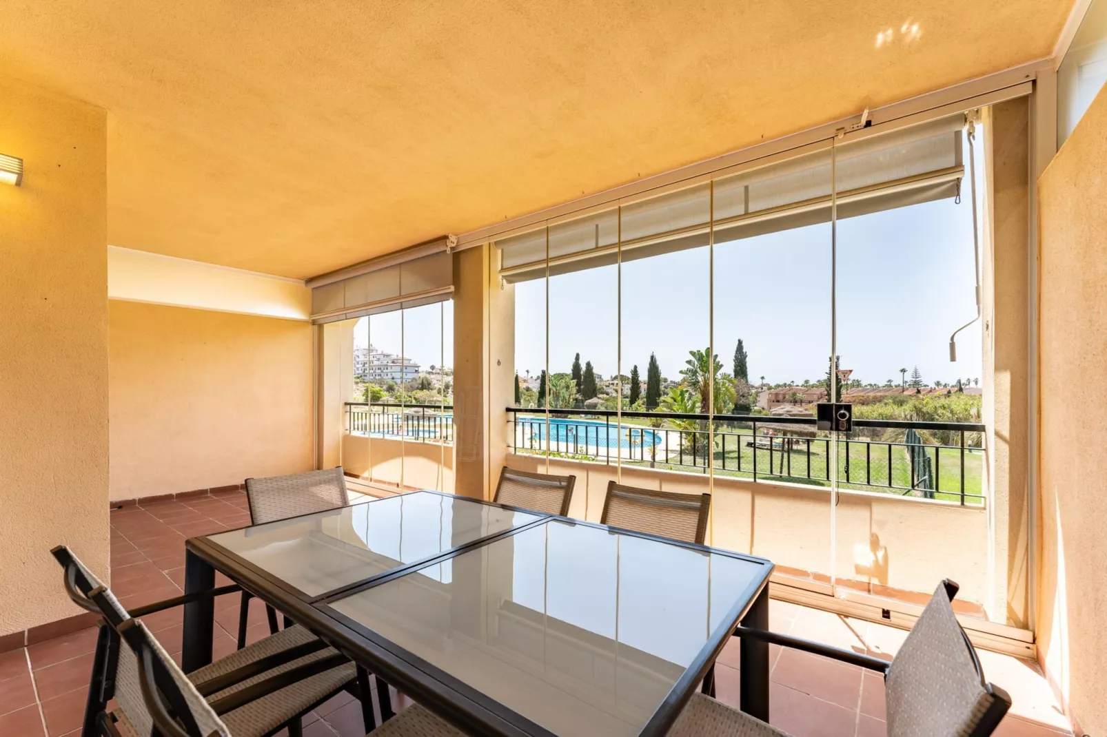 CT 317 - Faro's Playa Marina Apartment-Eetkamer