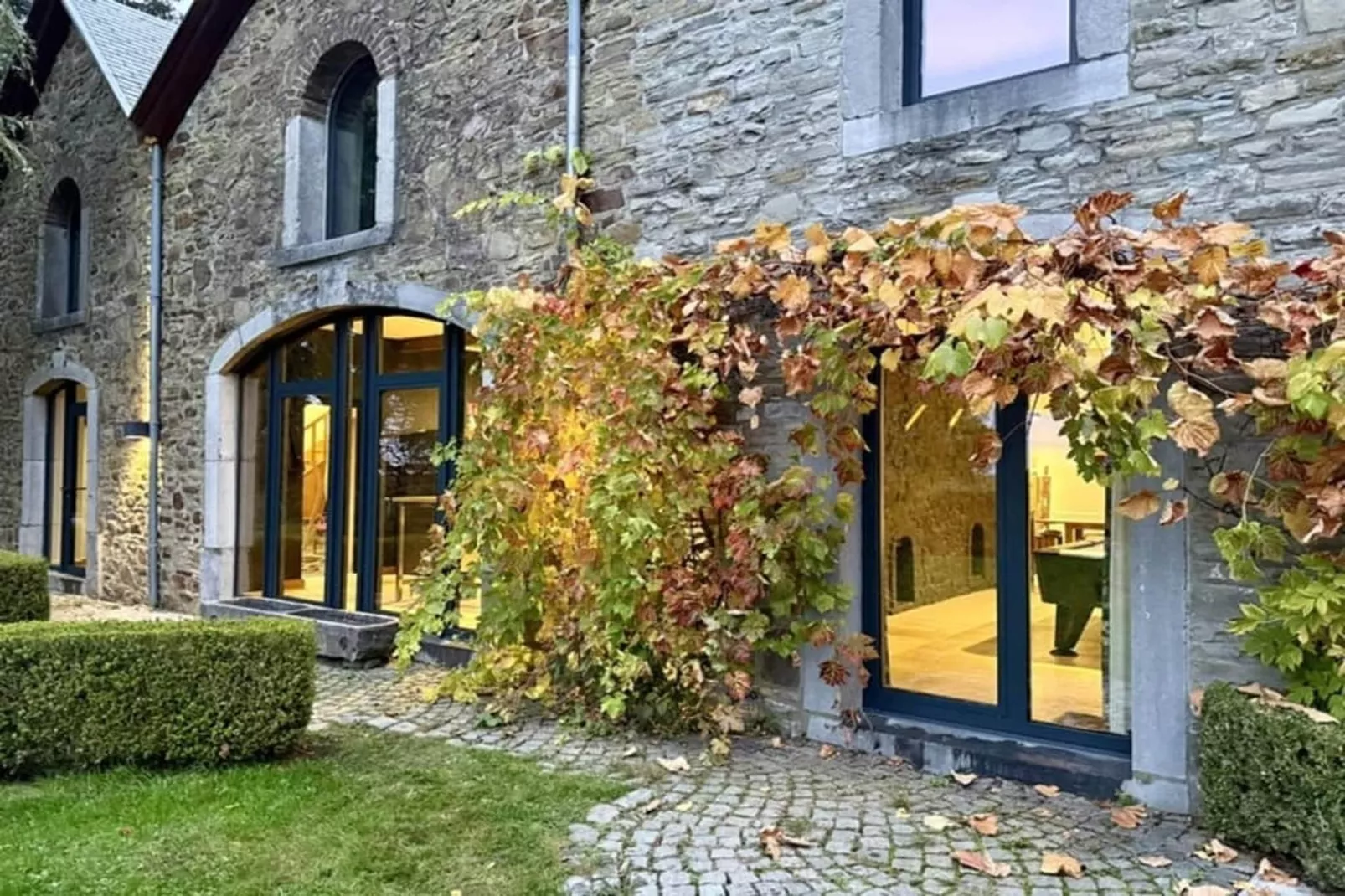 MANOIR-Buitenkant zomer