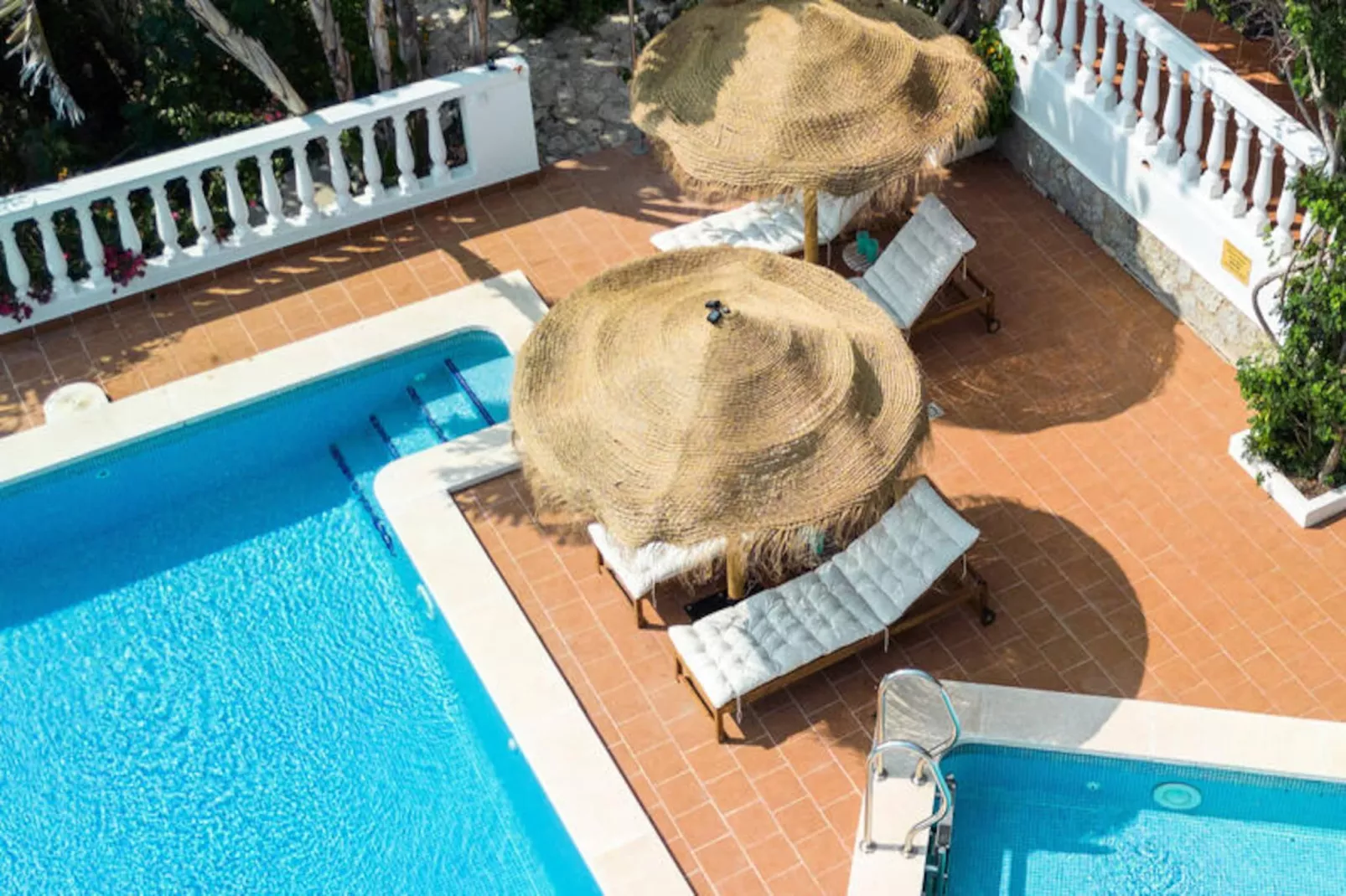 Maison à Son Bou-Image-tags.