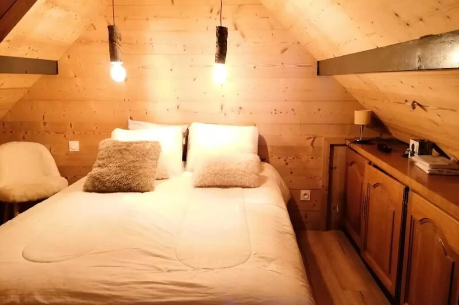 Chalet Lou-lan-Image-tags.