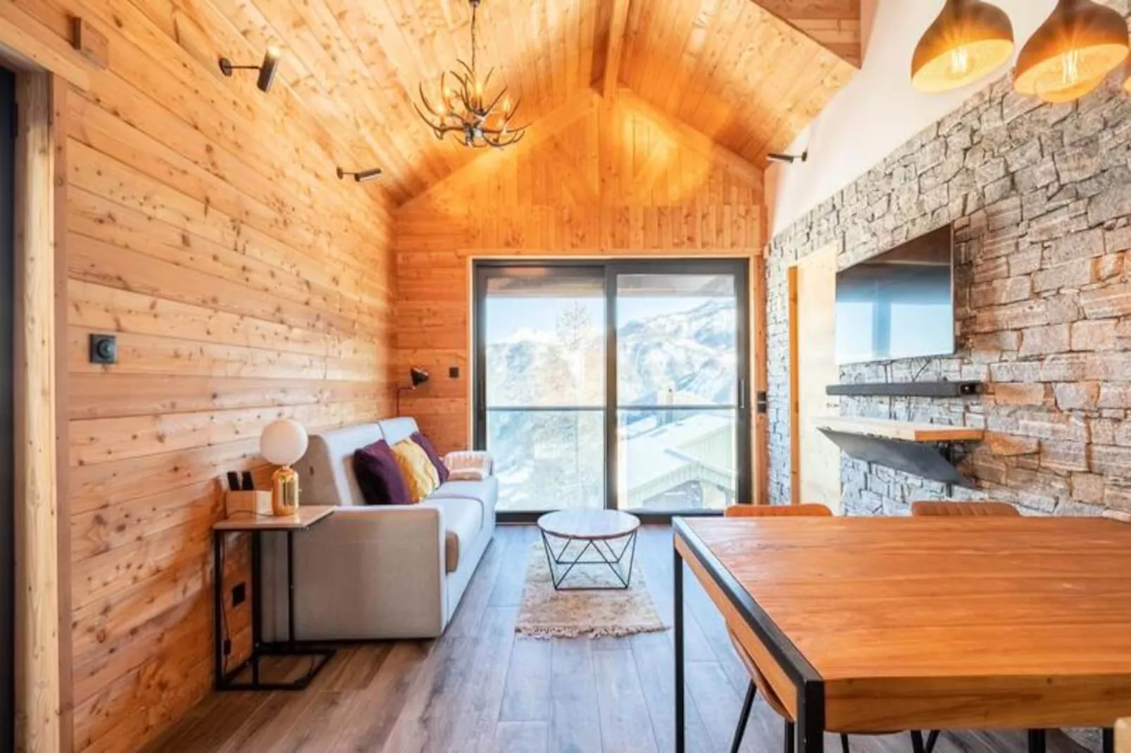 Chalet Lumiere-Image-tags.