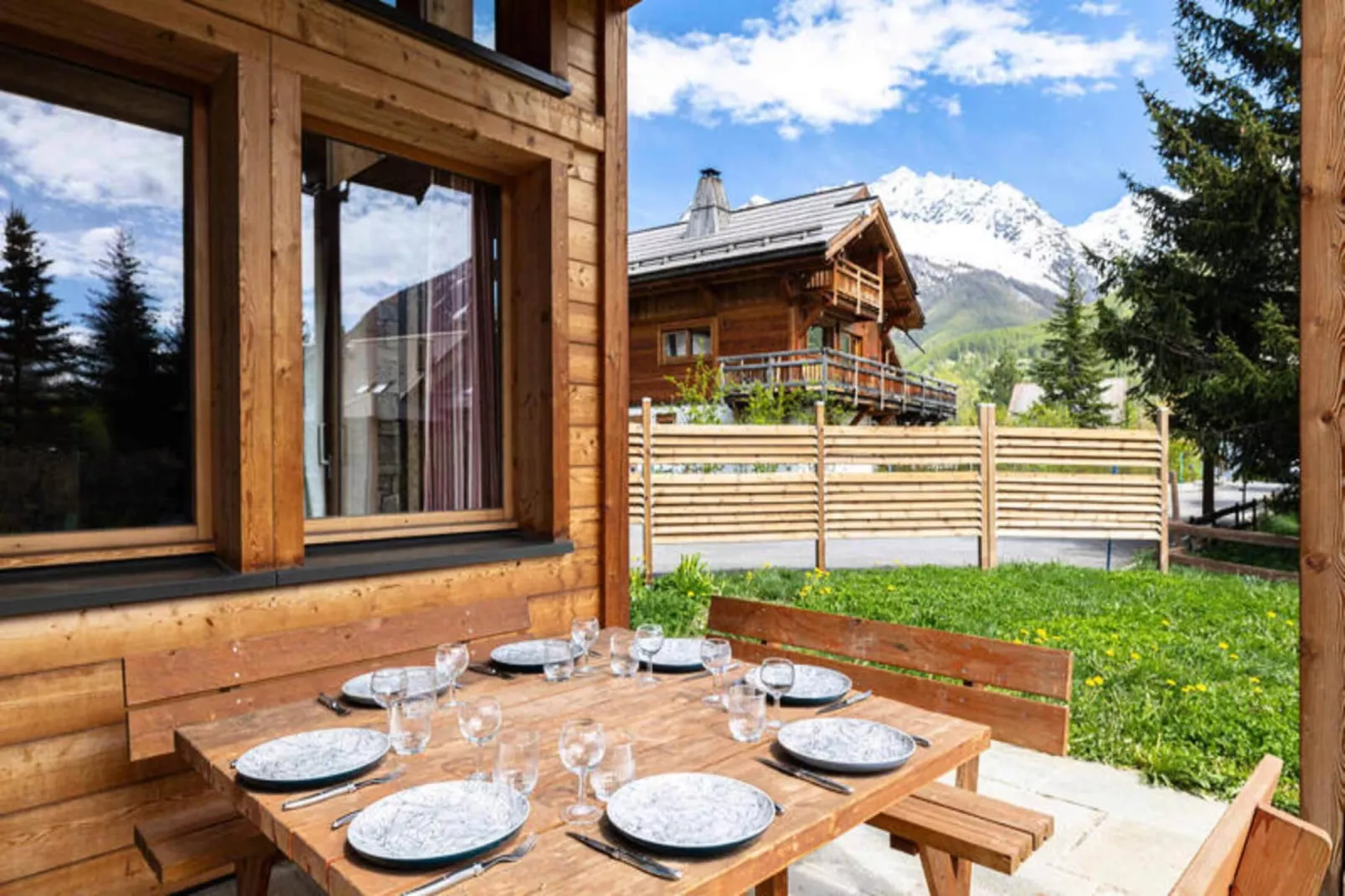 Résidence Marmottant-Buitenkant zomer