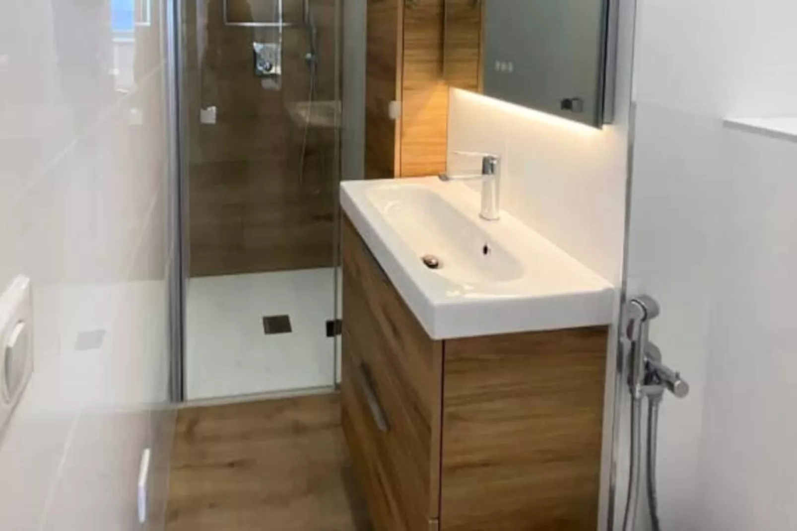 06k1 - Face &agrave; La Mer T2 R&eacute;nov&eacute; - Terrasse &ndash;parking-Image-tags.