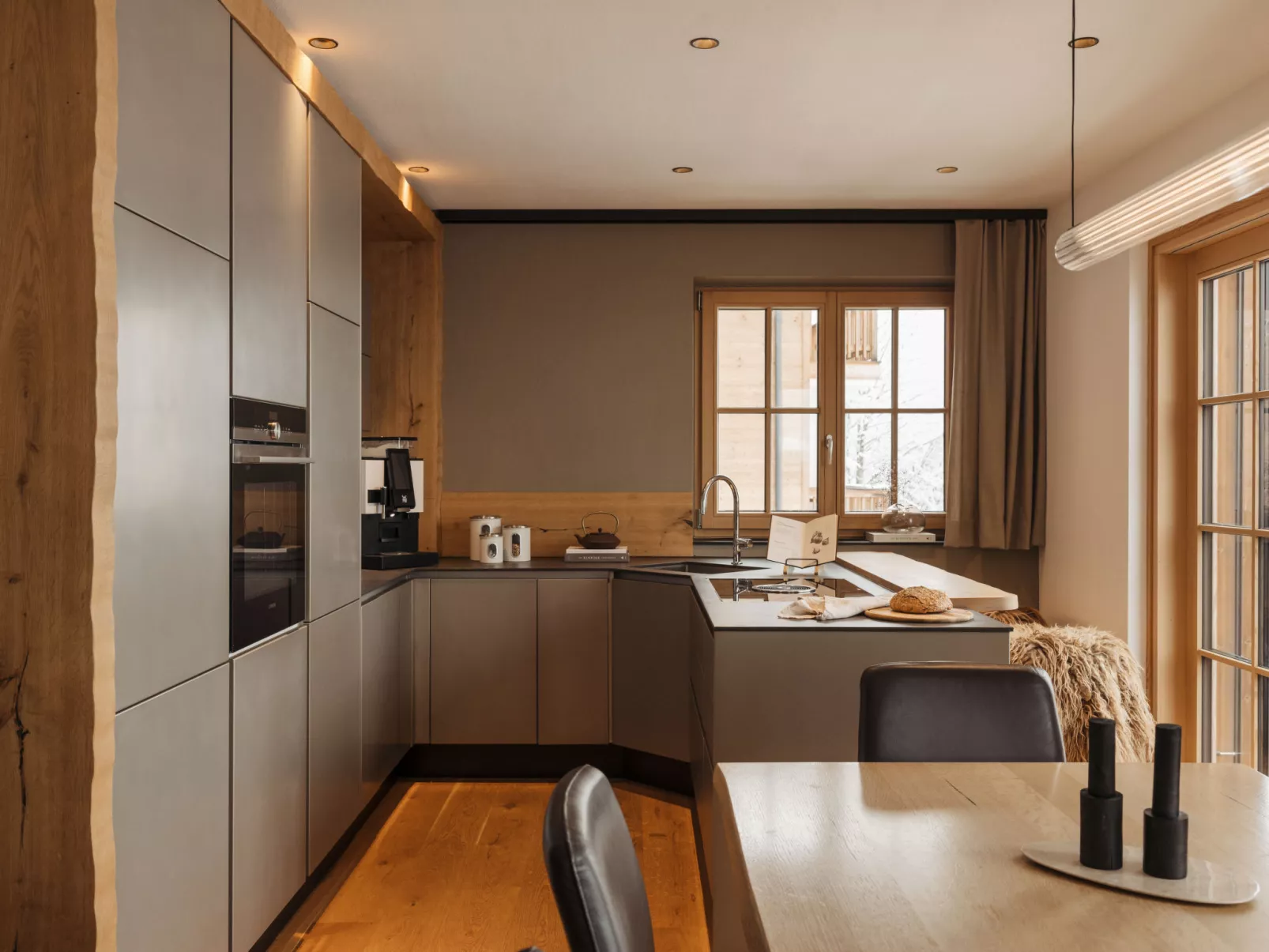 Royal Mountain Lodge-Binnen