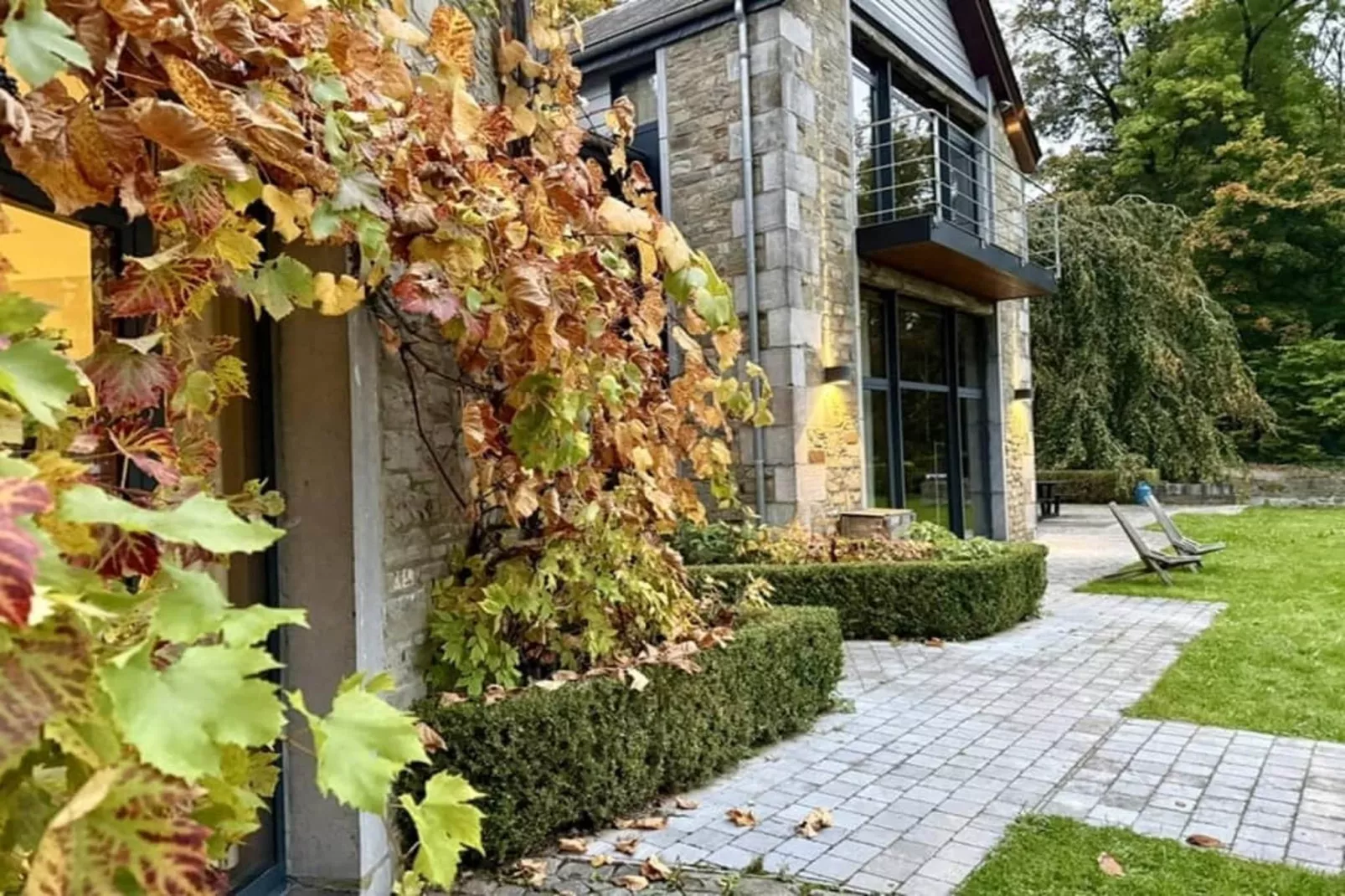 MANOIR-Buitenkant zomer