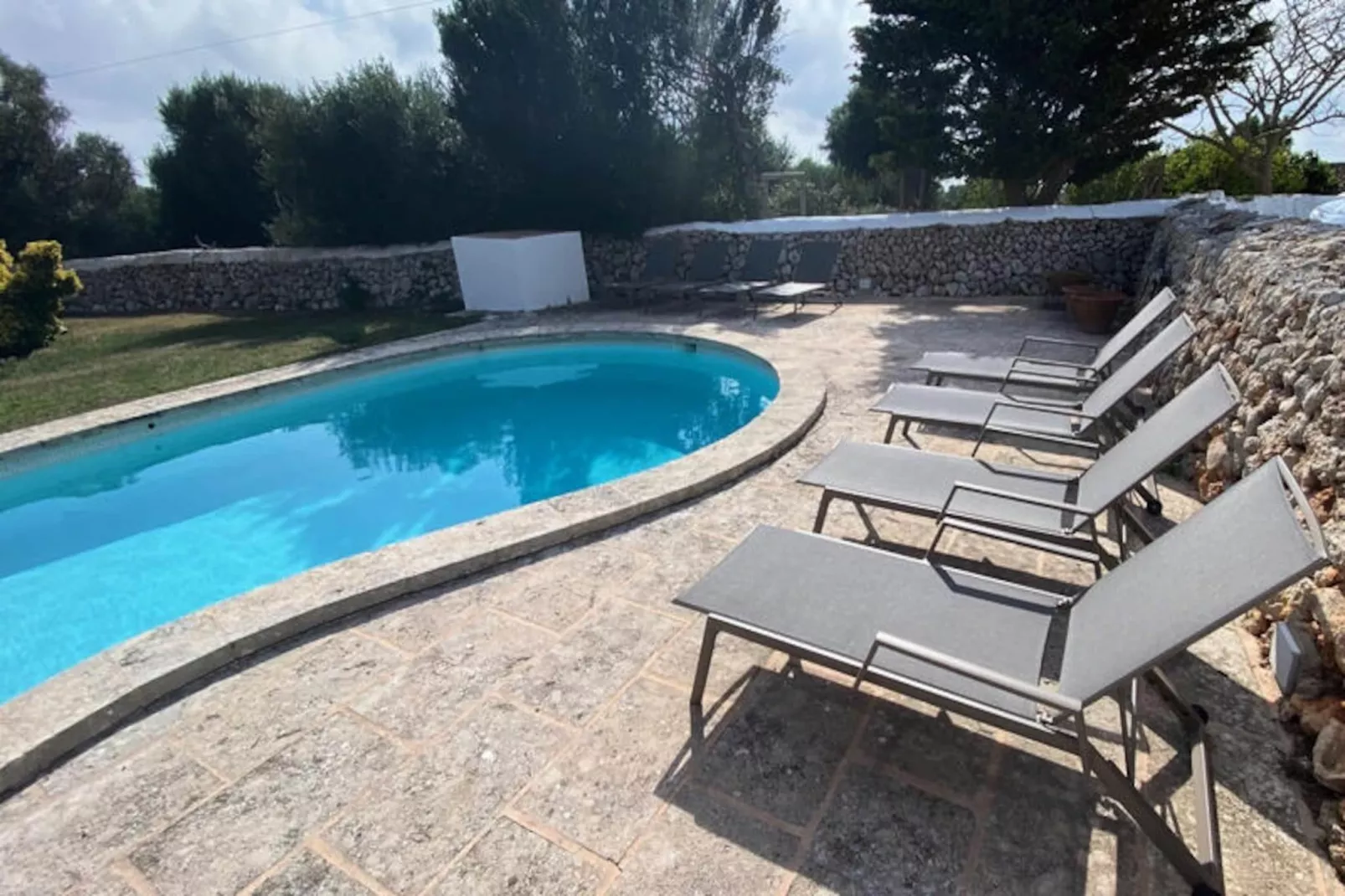 Maison à Son Bou-Image-tags.