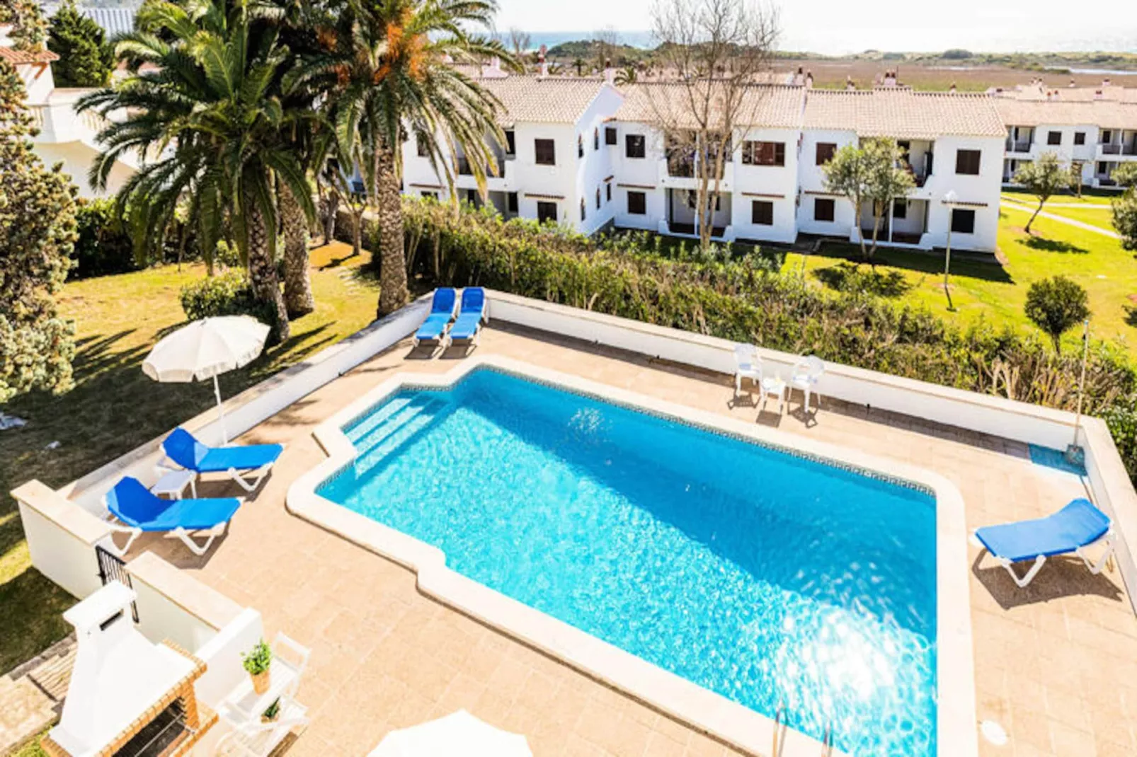 Maison à Son Bou-Image-tags.