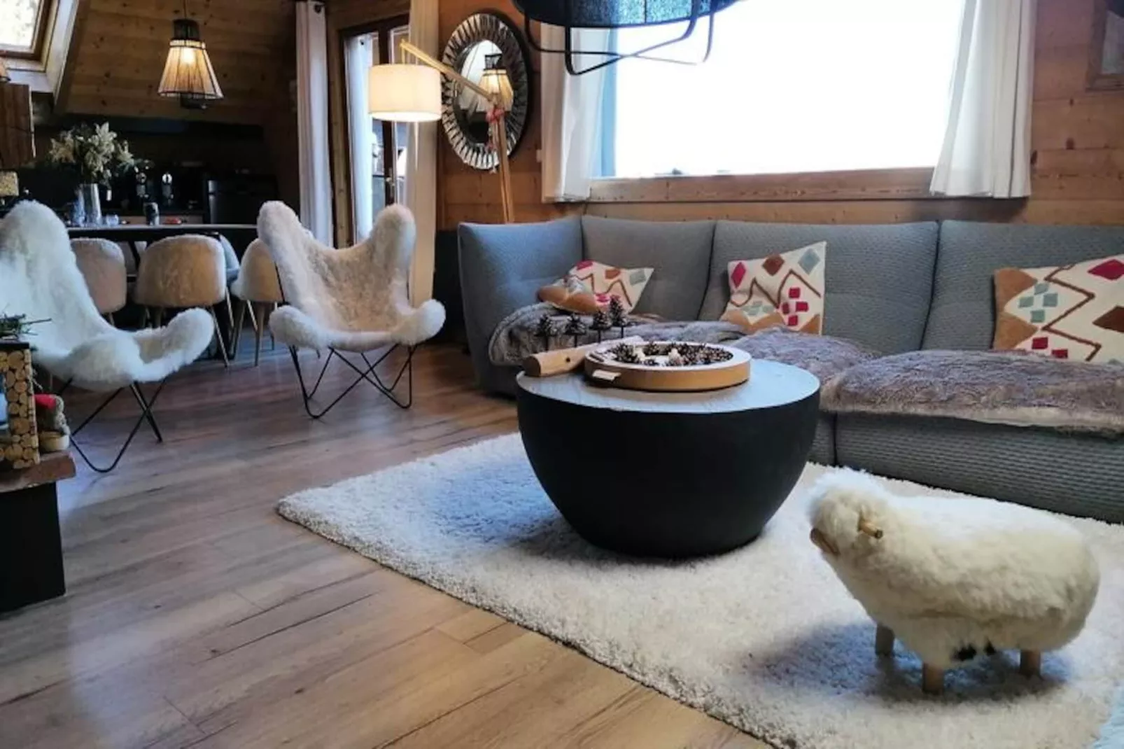 Chalet Lou-lan-Image-tags.