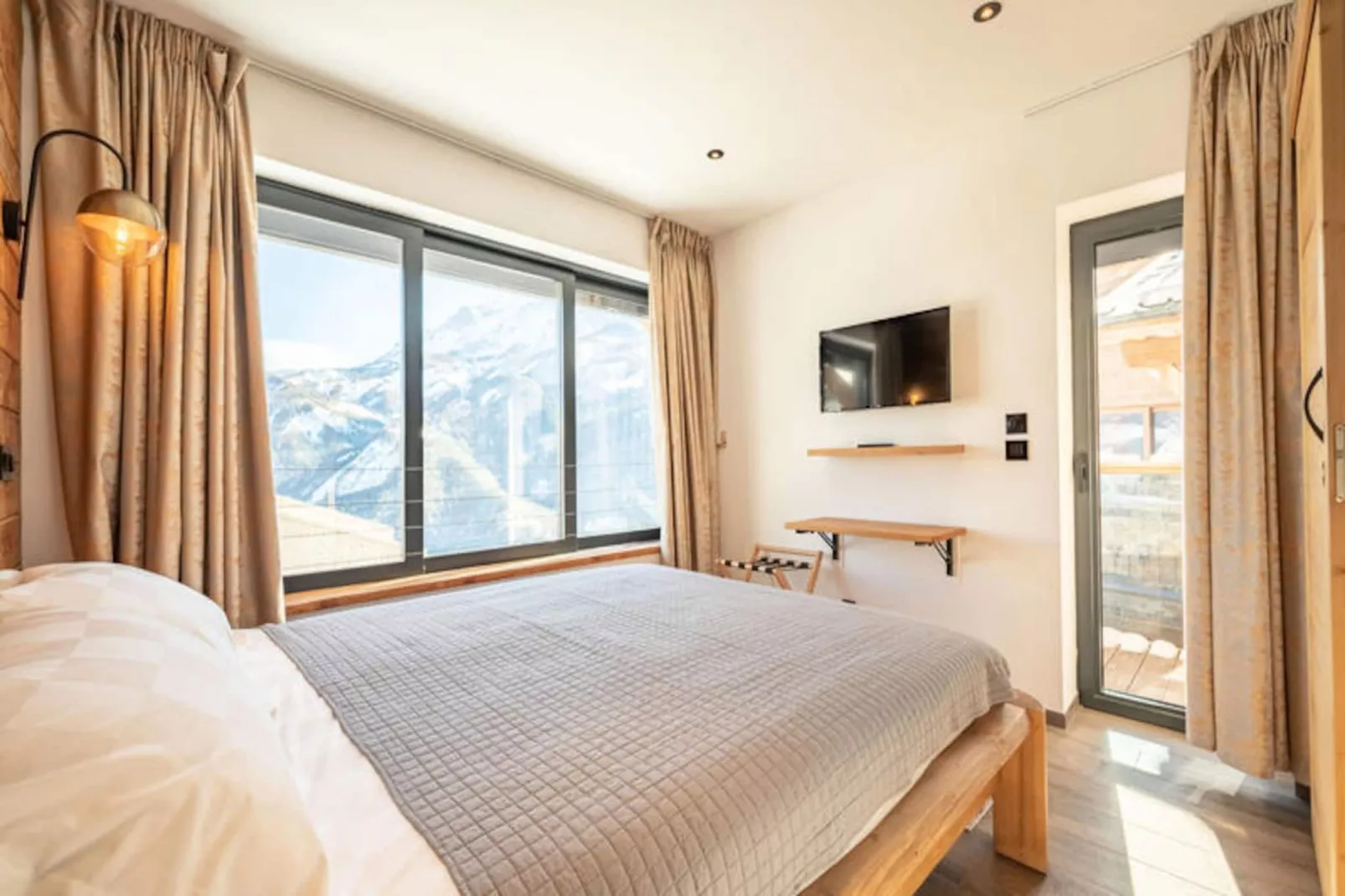 Chalet Lumiere-Image-tags.