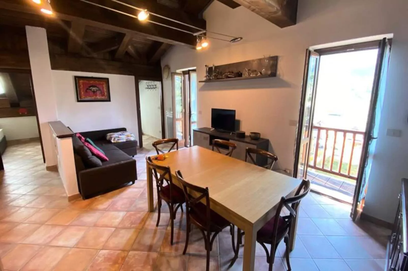 Chalet Carlines-Image-tags.