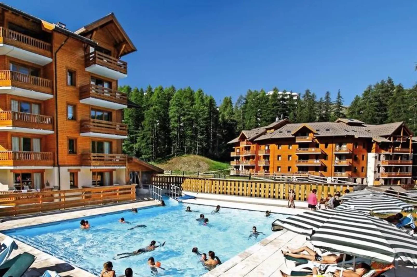 Résidence L'Albane - maeva Home - Buitenkant zomer