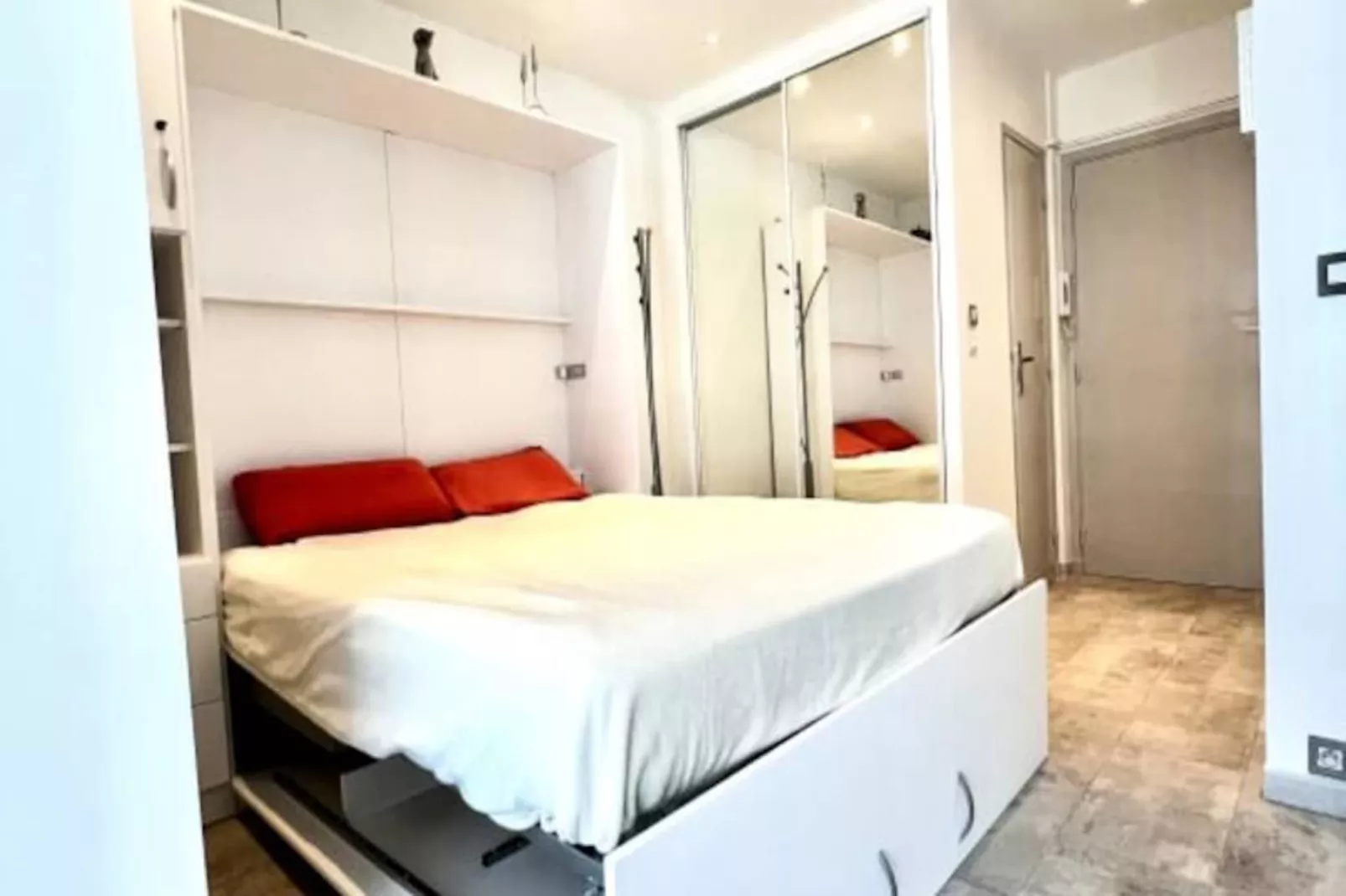 Résidence Studio De 35m² Très Proche De La Croisette-Image-tags.