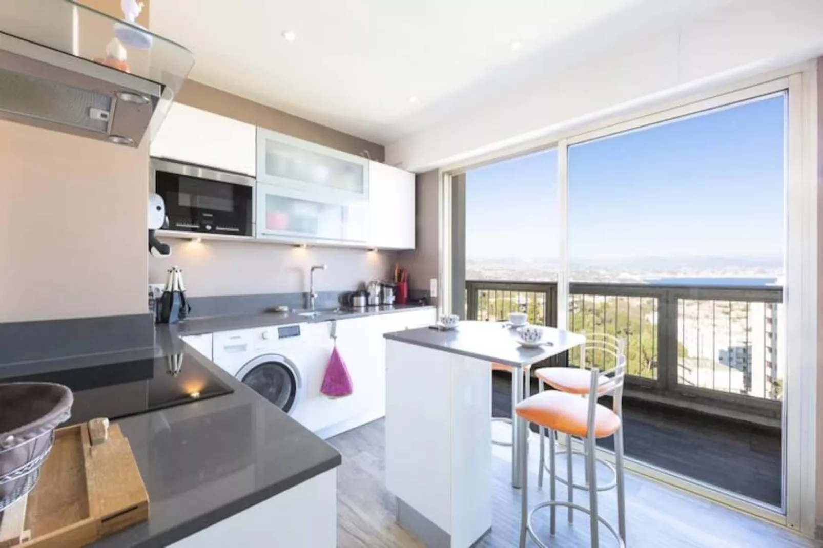 Résidence Bnb Renting 3 Pi&egrave;ces Avec Une Vue &agrave; Couper Le Souffle &agrave; Antibes !-Image-tags.