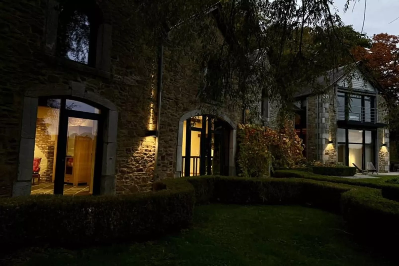 MANOIR-Buitenkant zomer