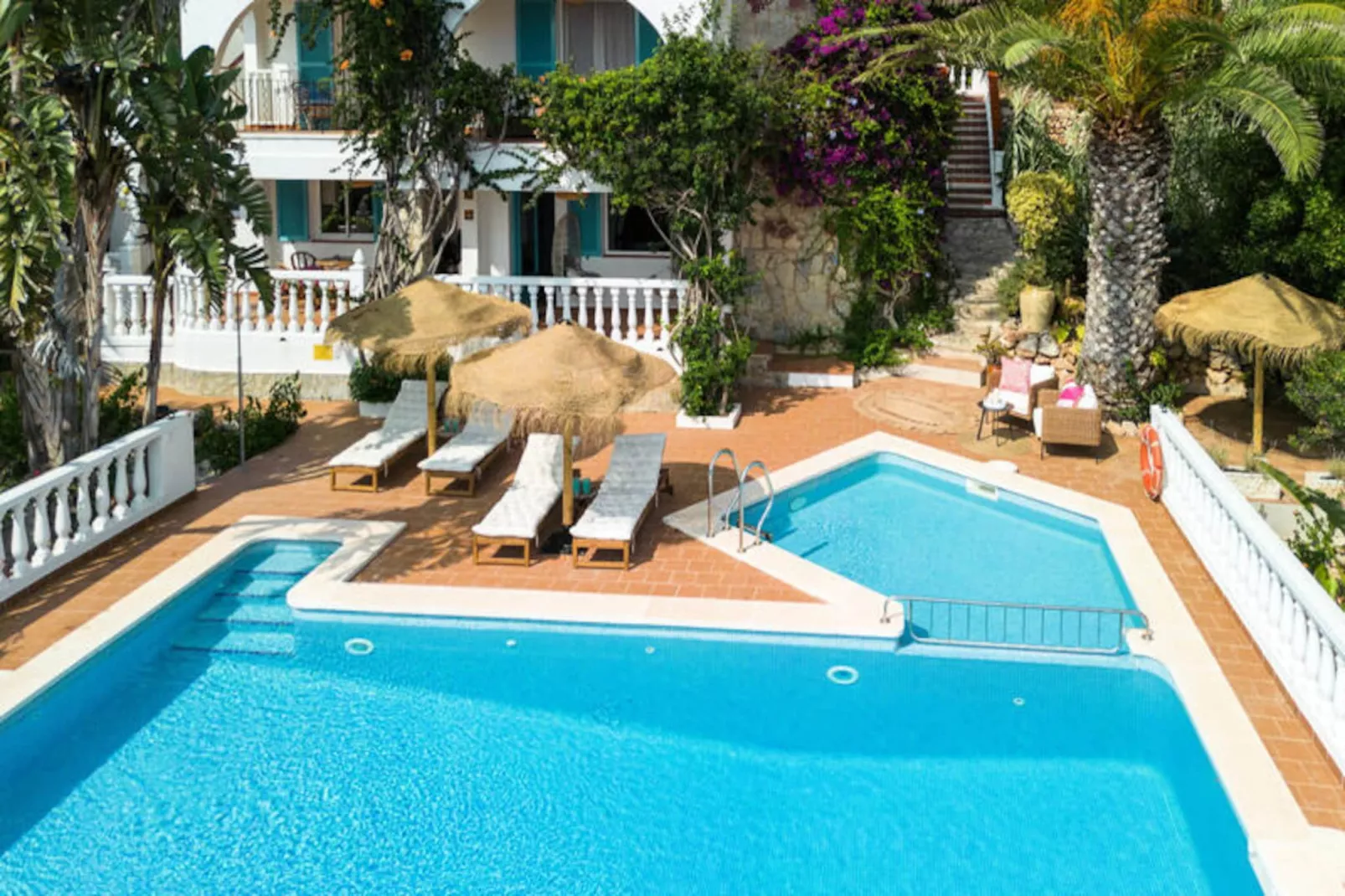 Maison à Son Bou-Image-tags.