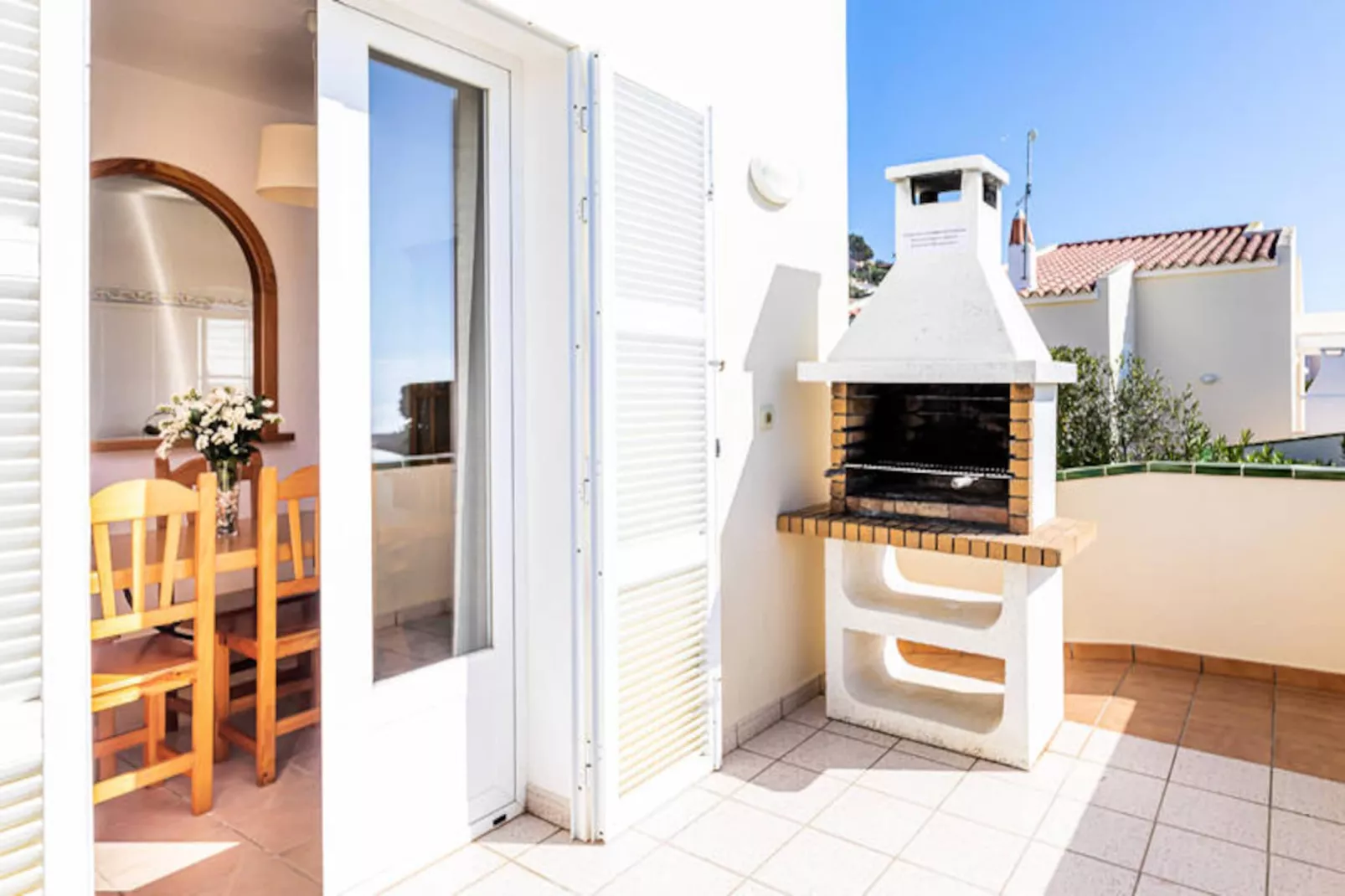 Maison à Son Bou-Image-tags.