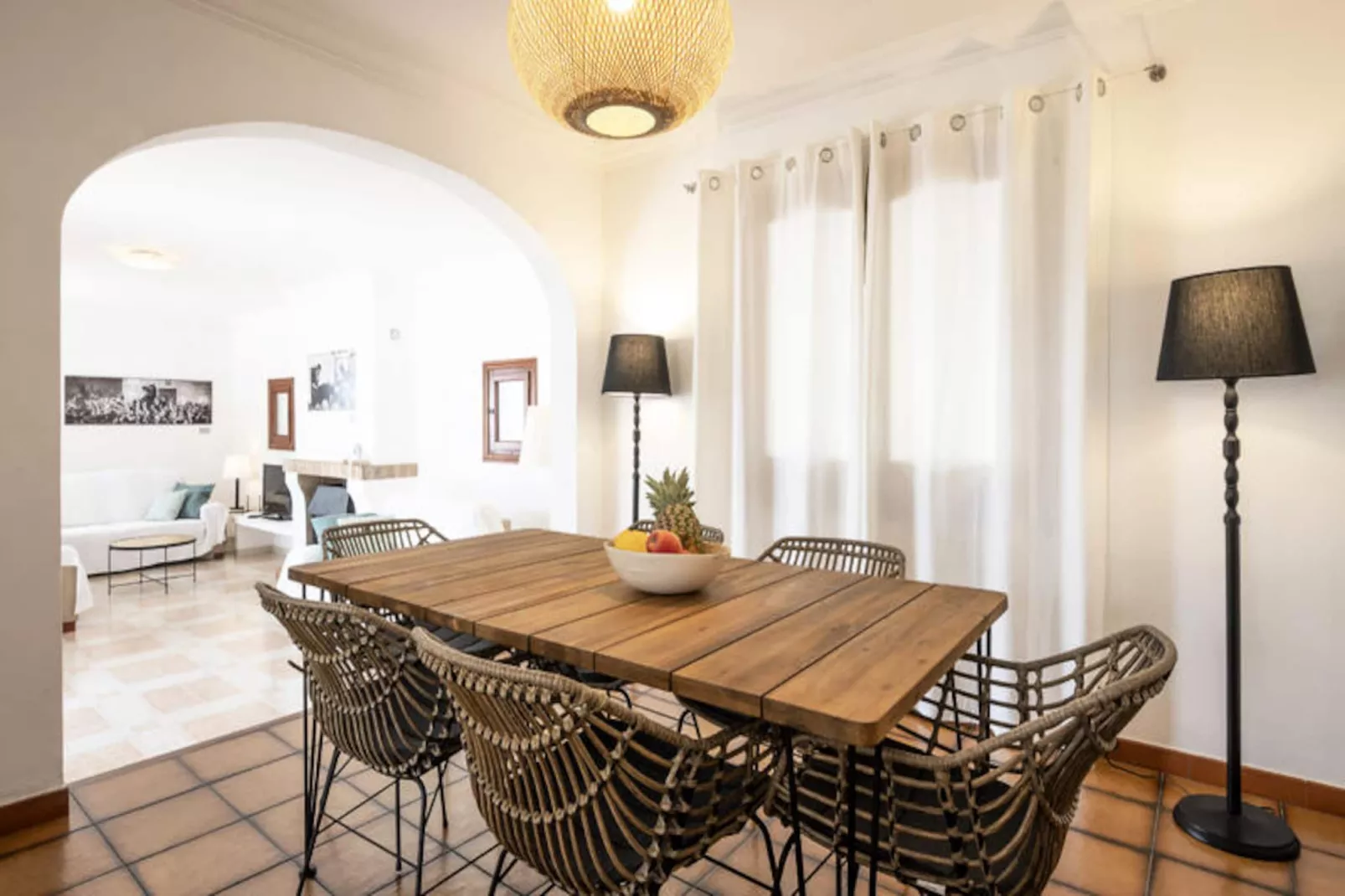 Maison à Son Bou-Image-tags.