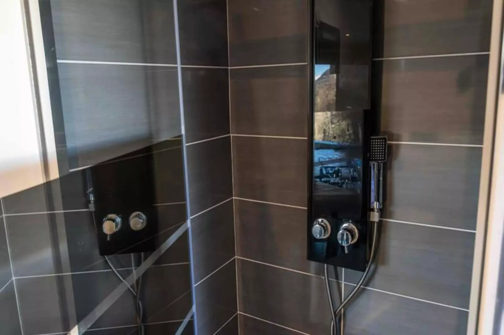 Résidence Pramouton-Badkamer