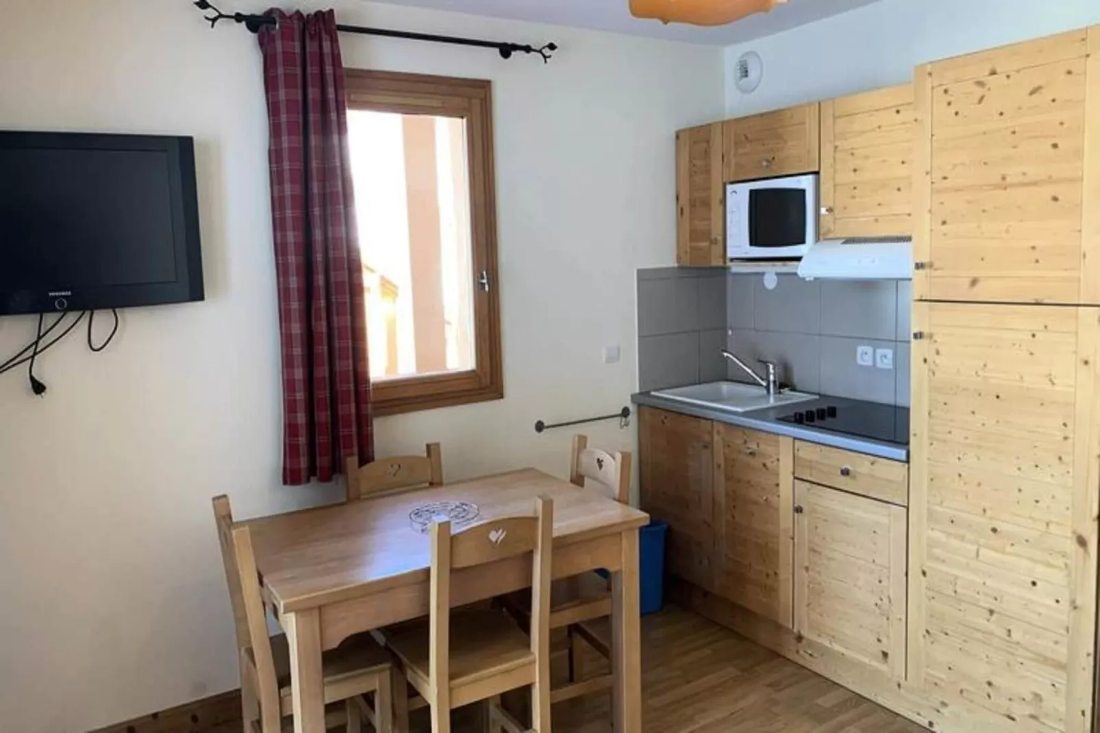 Chalet Des Rennes - Eetkamer