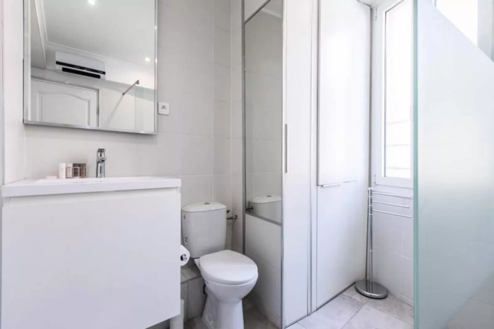 Palais & Croisette 1 Mn, 2 Pi&egrave;ces Spacieux Avec Balcon - Olam Properties-Buitenkant zomer