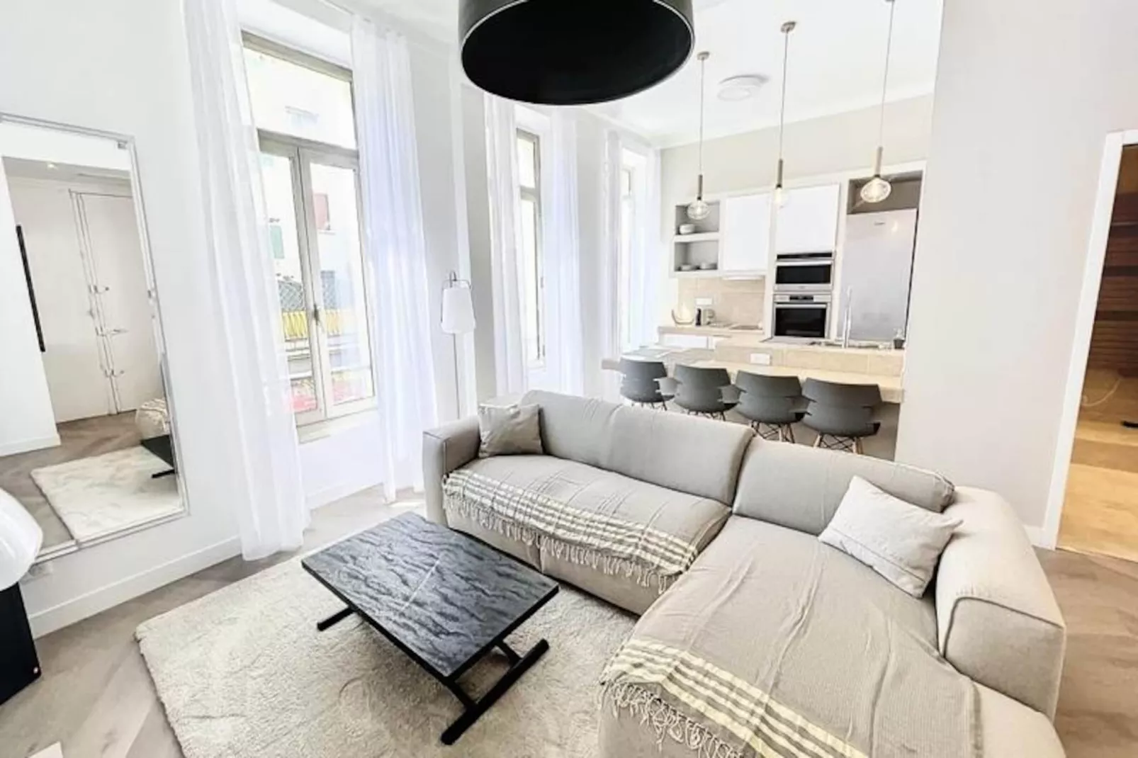 2 Pi&egrave;ces Moderne - 3/4 Pers Calme Cannes Hyper Centre Olam Properties-Image-tags.