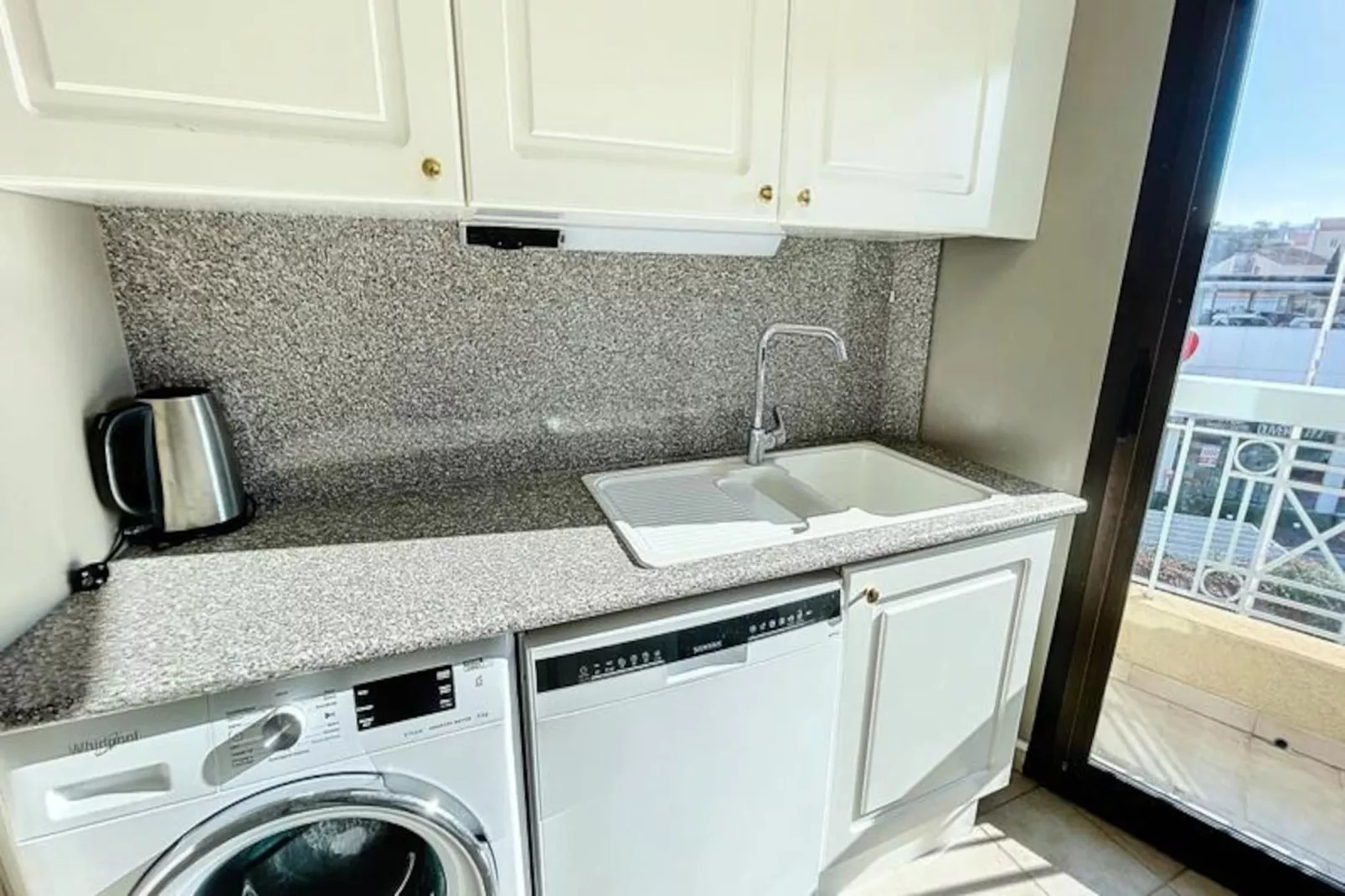 Lumineux Vaste 2 Pcs Balcon Parking, Centre Ville 1 Mn Olam Properties-Image-tags.