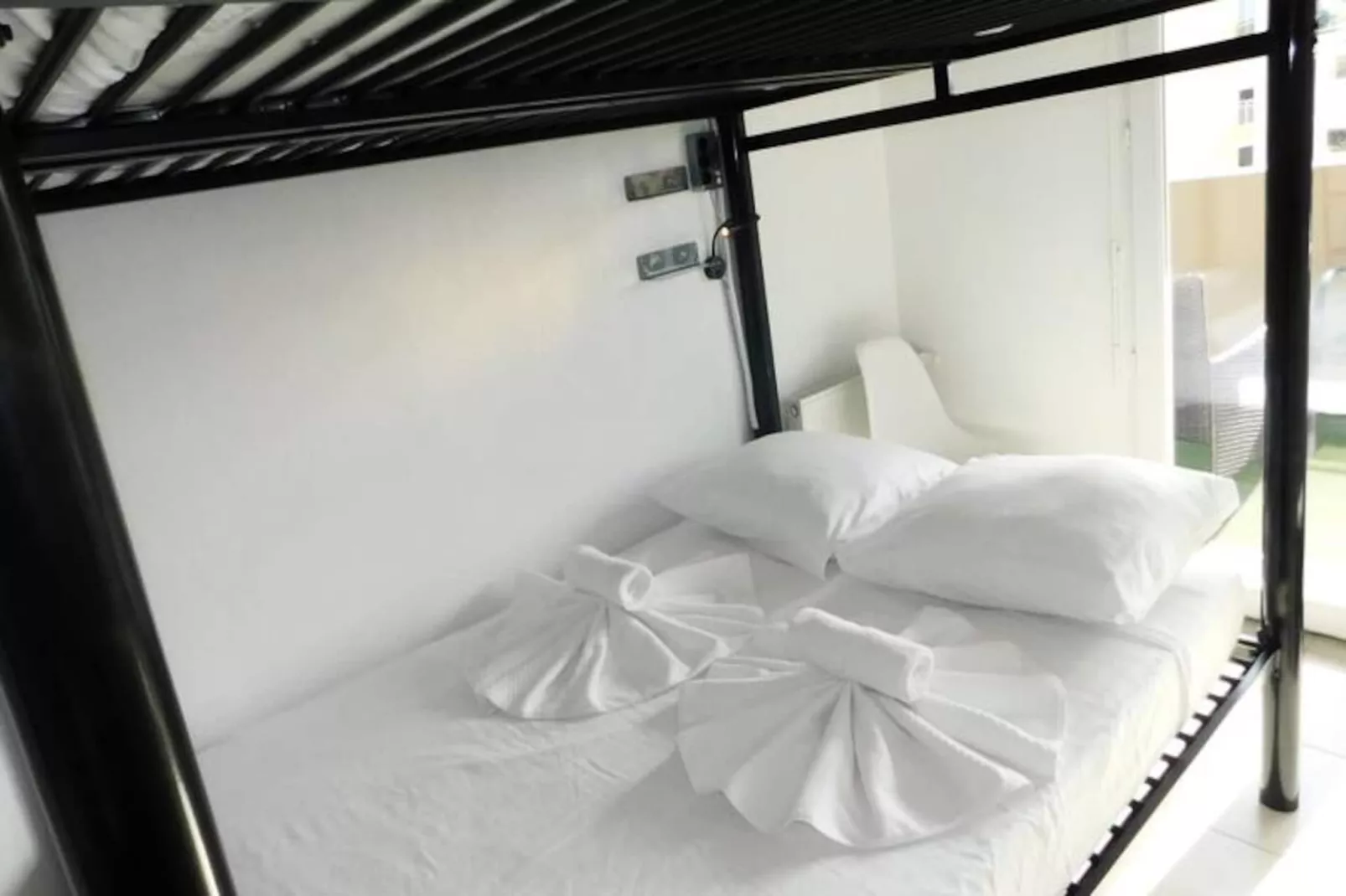 06ch : Beau T3 Avec Terrasse - 300m Parc Exflora-Image-tags.