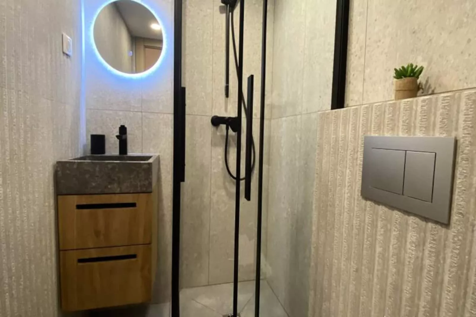 06ck : Studio Cosy Au Coeur Du Vieil Antibes-Image-tags.