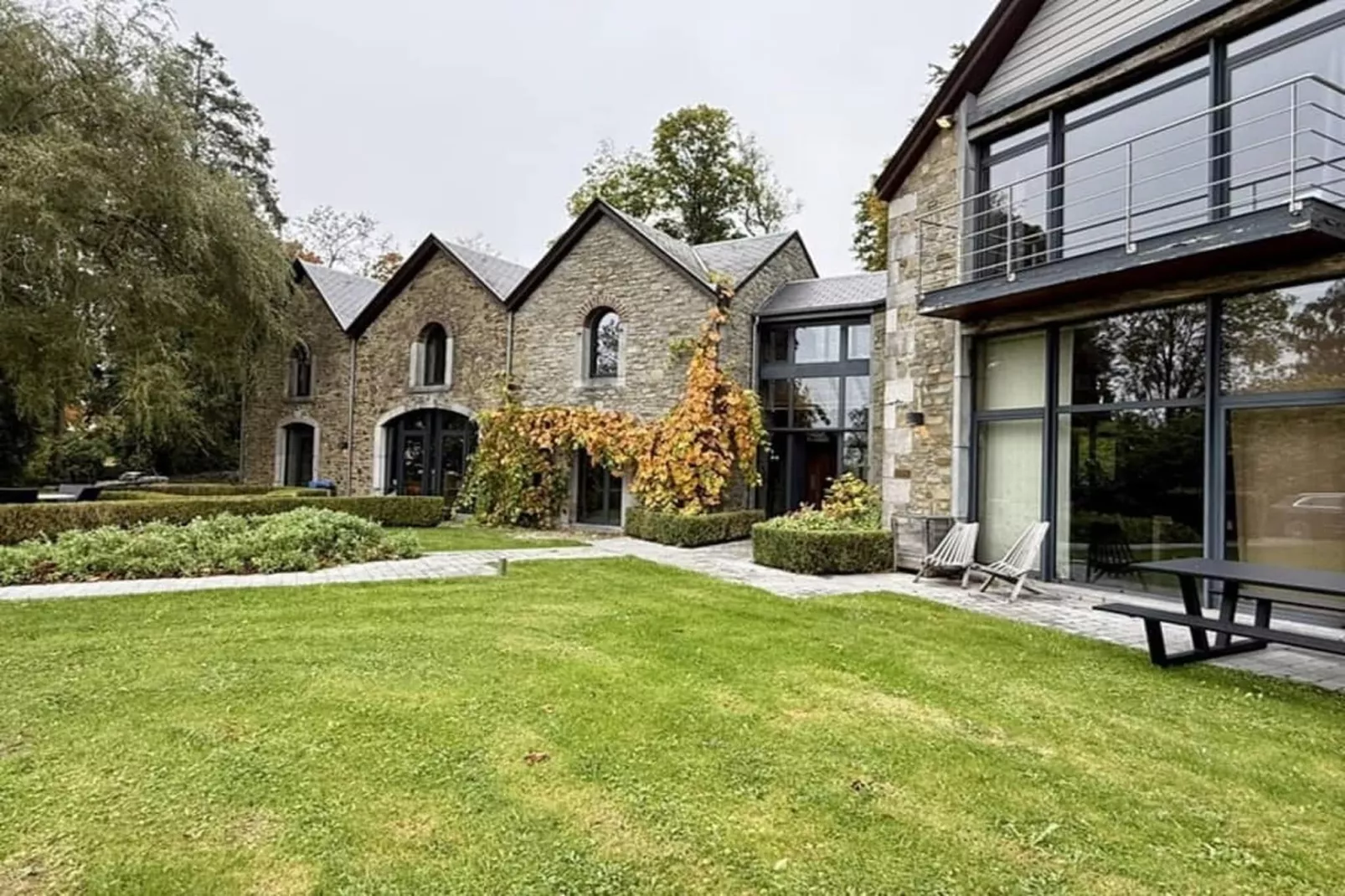 MANOIR-Buitenkant zomer