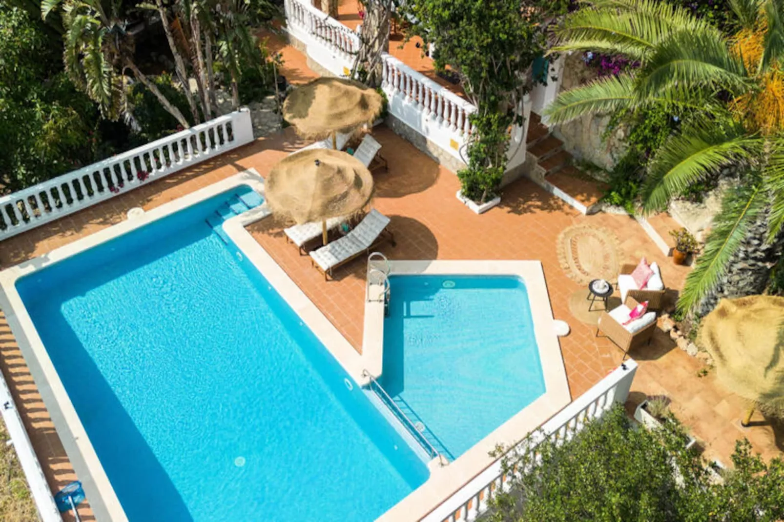 Maison à Son Bou-Image-tags.