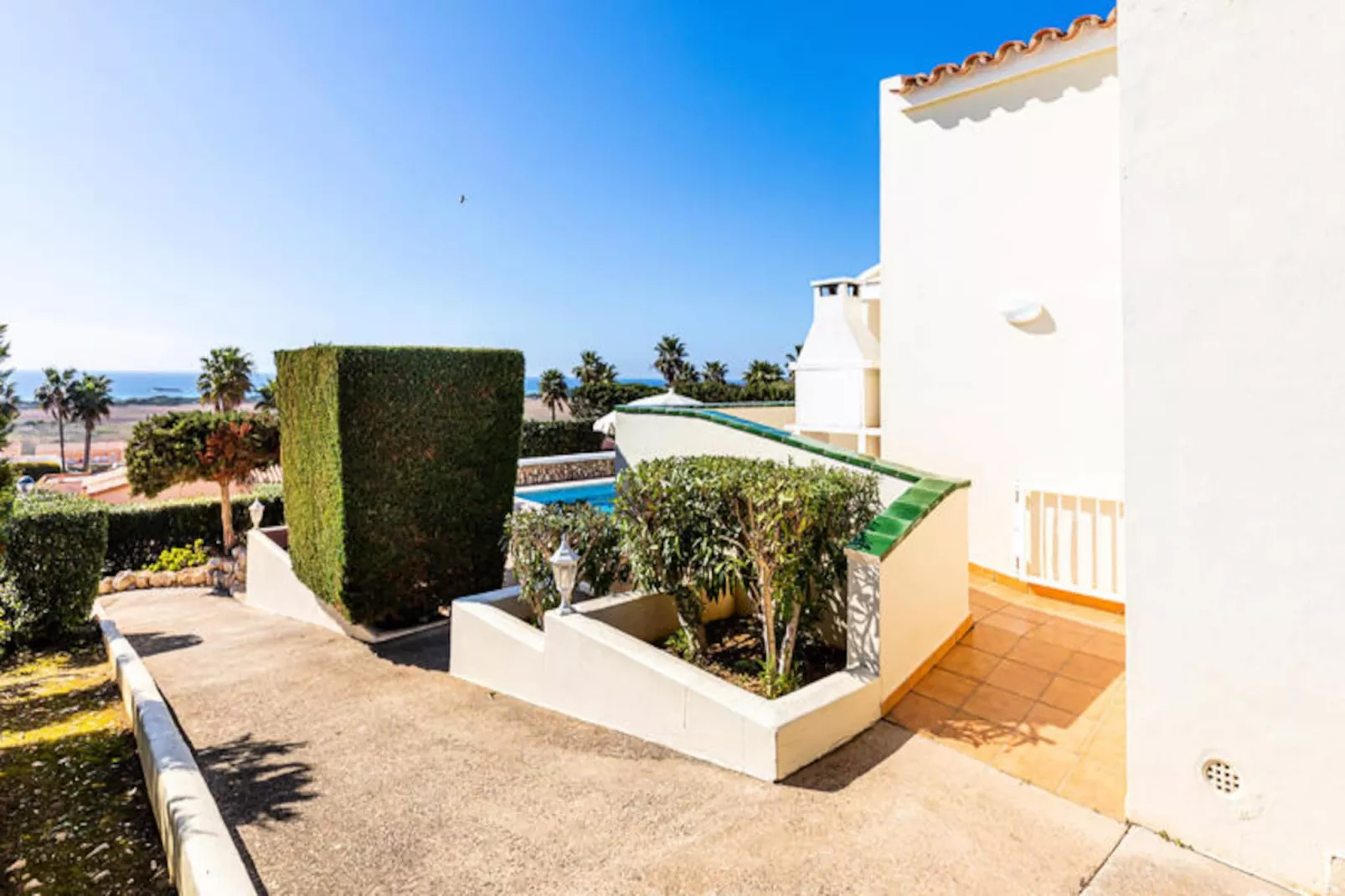 Maison à Son Bou-Image-tags.