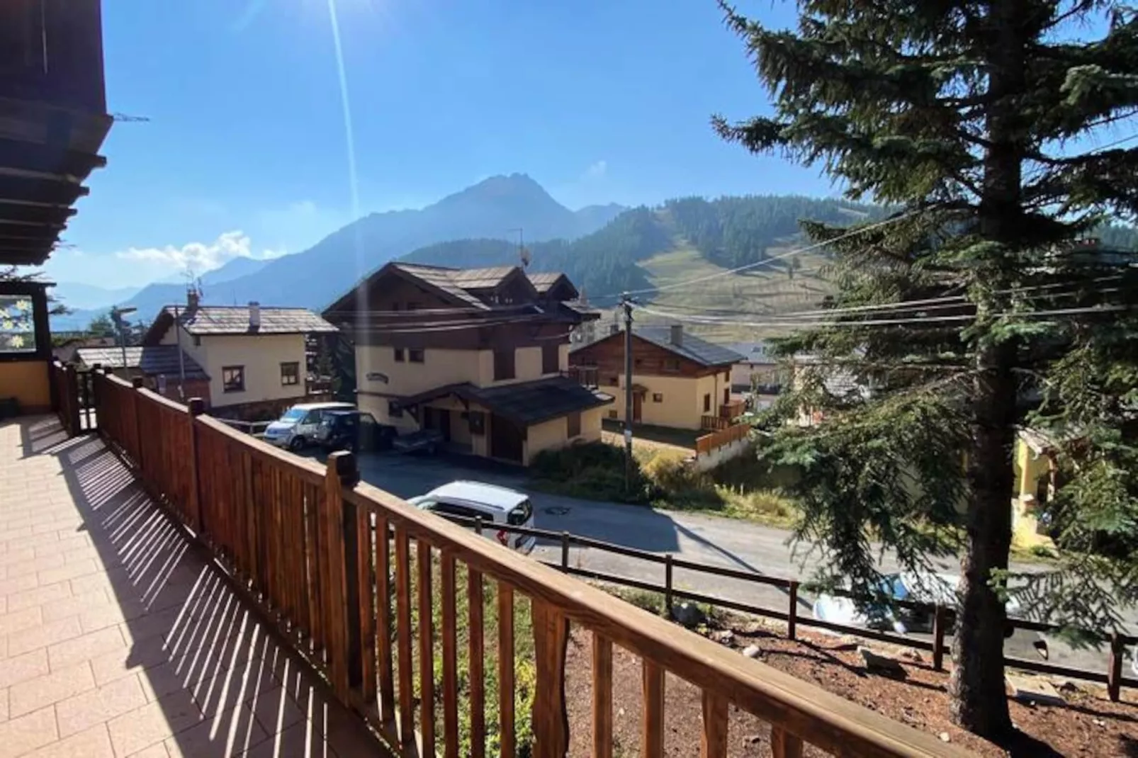 Chalet Carlines-Image-tags.