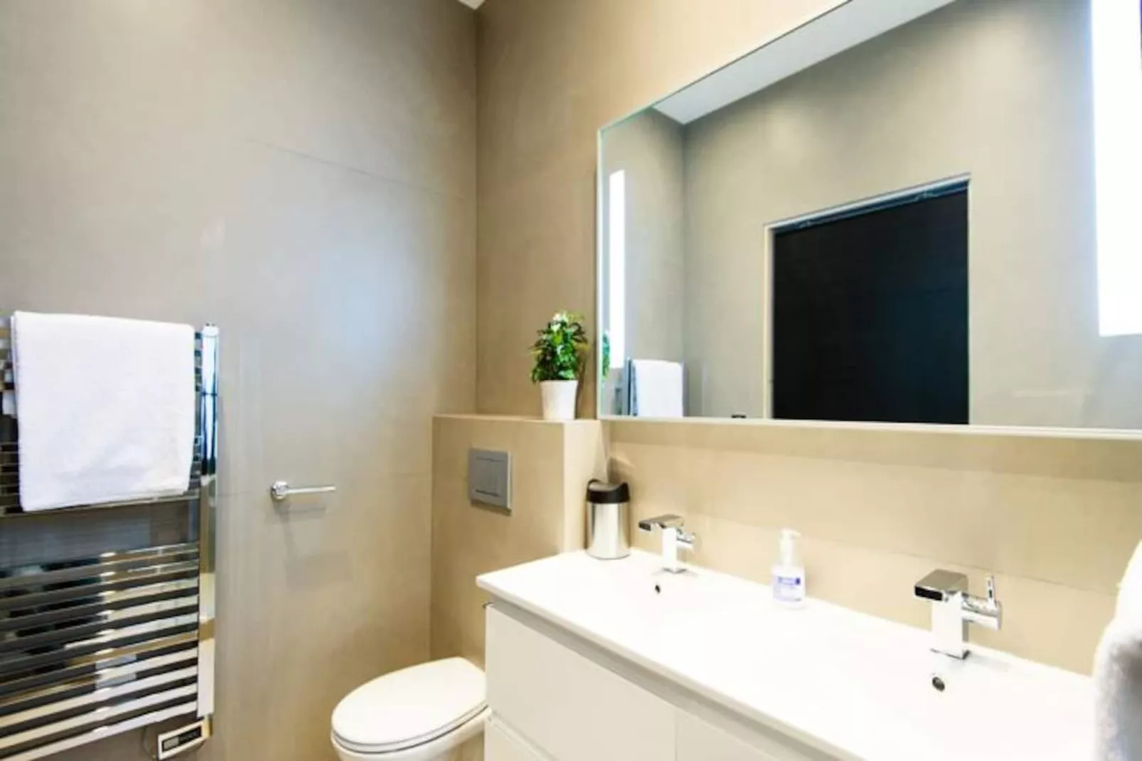 3 Pcs Design - R&eacute;nov&eacute; Cannes Ctre Croisette Emplacement N&deg;1 Olam Properties-Image-tags.