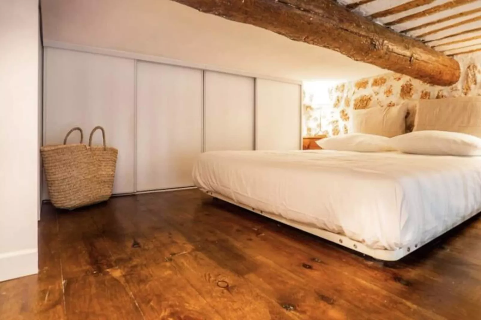 Joli Studio Climatisé - Vieil Antibes-Image-tags.